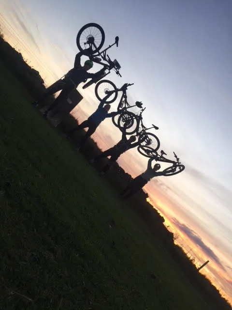 4 x mtb helf aloft.jpg