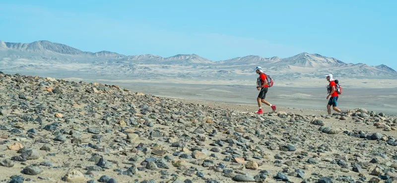 Runners on Day 2, copyright Paolo Avila, Marathon des Sables