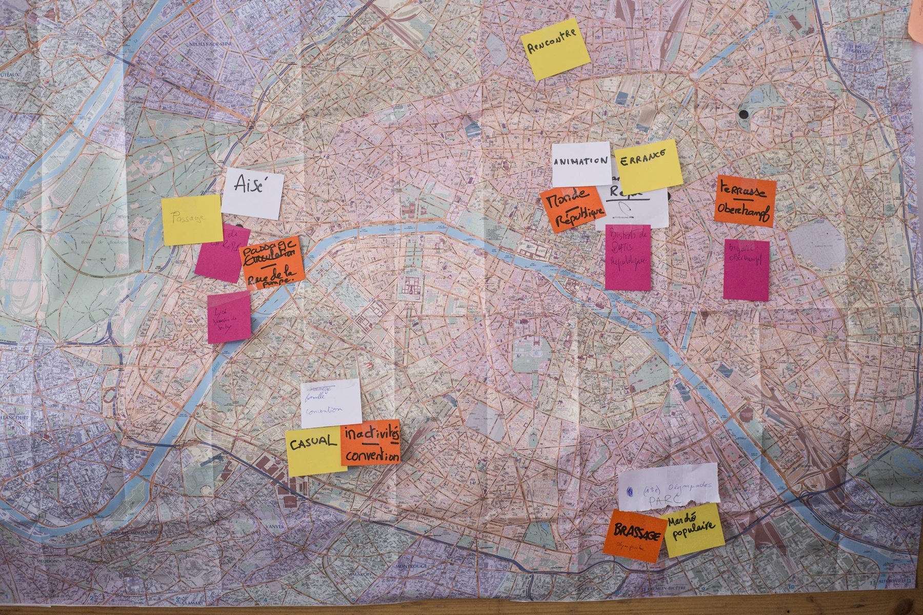  Carte sensorielle en cours de construction / Atelier au OuiShare Fest Paris 
