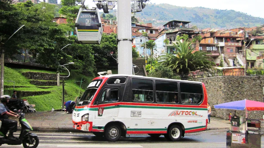  Minibus coopératif à Medellin, Colombie (photo Camille Reiss). 