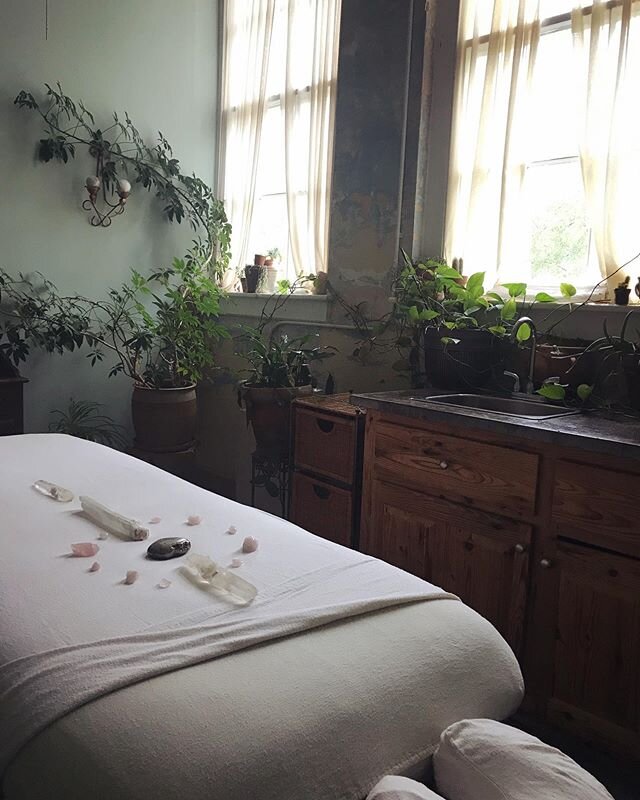 Popped into the studio this rainy morning to take care of the plants and to sit in the beautiful energy of this healing space.  Looking forward to when things calm down and can share light and magic with you once again! 🌹
.
.
.
#healingvibrations #c