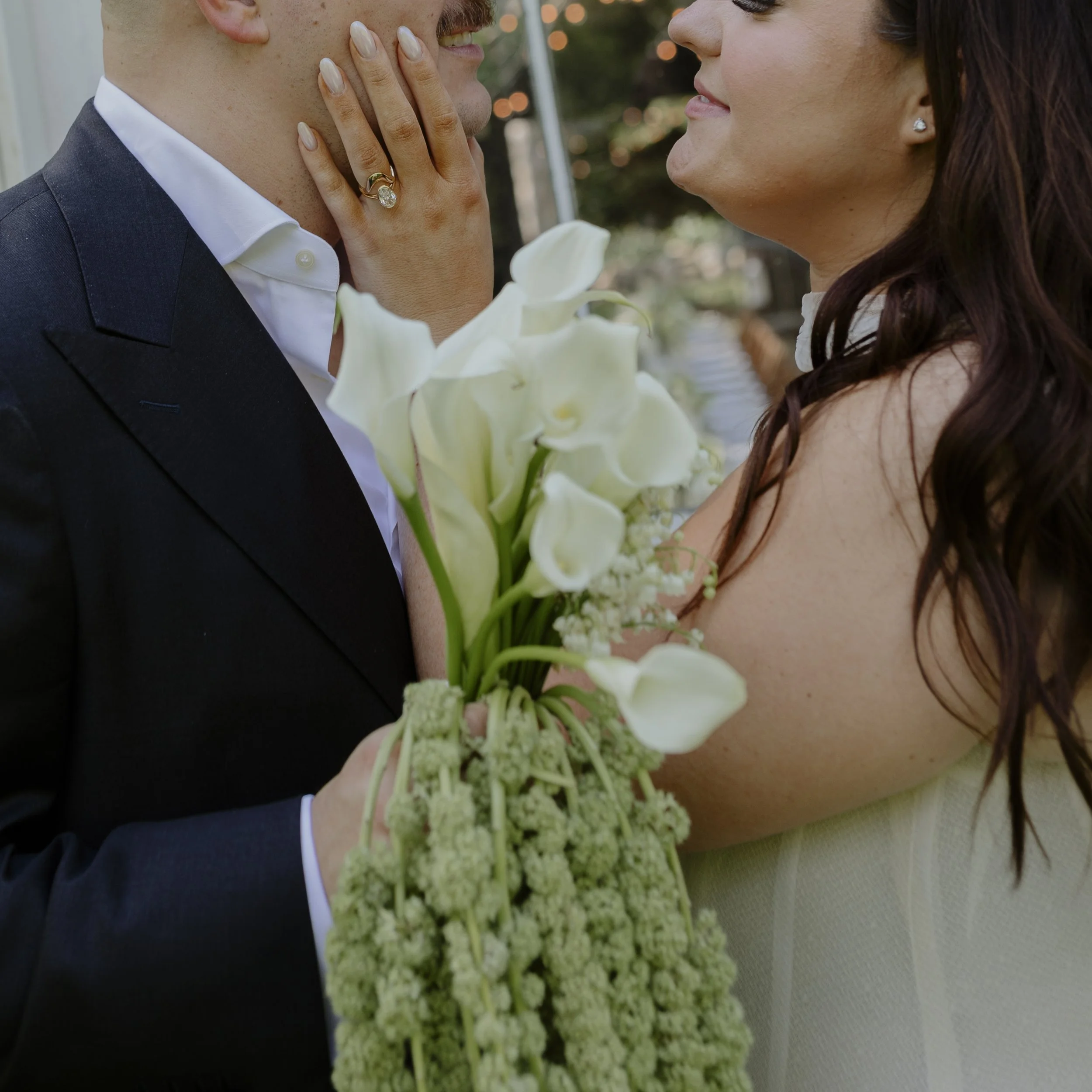 bride and groom photos, engagement ring, bridal bouquet, wedding photo inspo