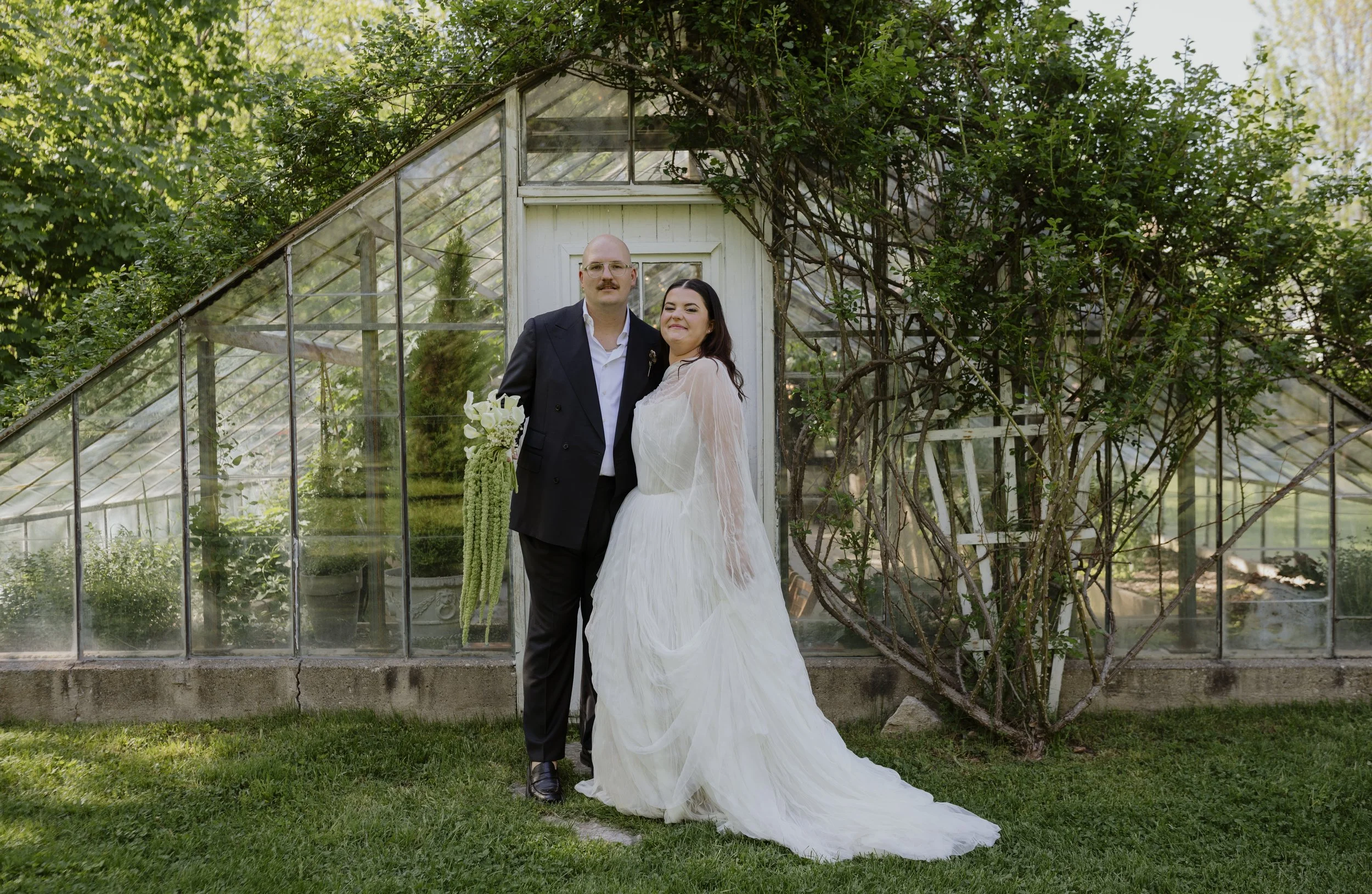 bride and groom photos, spring wedding, Michigan wedding, garden wedding