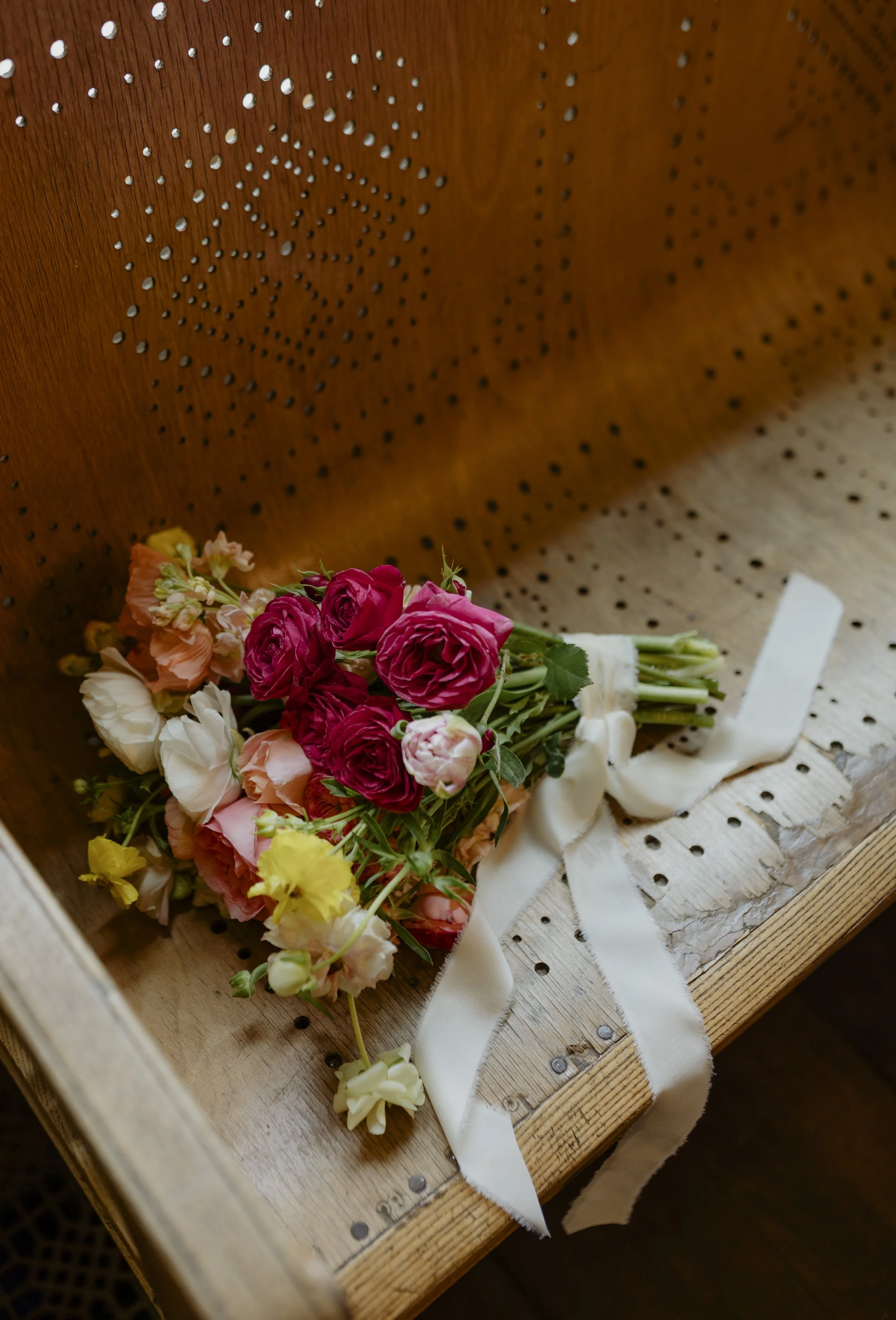 colorful bridal bouquet, spring wedding flowers, colorful wedding flowers