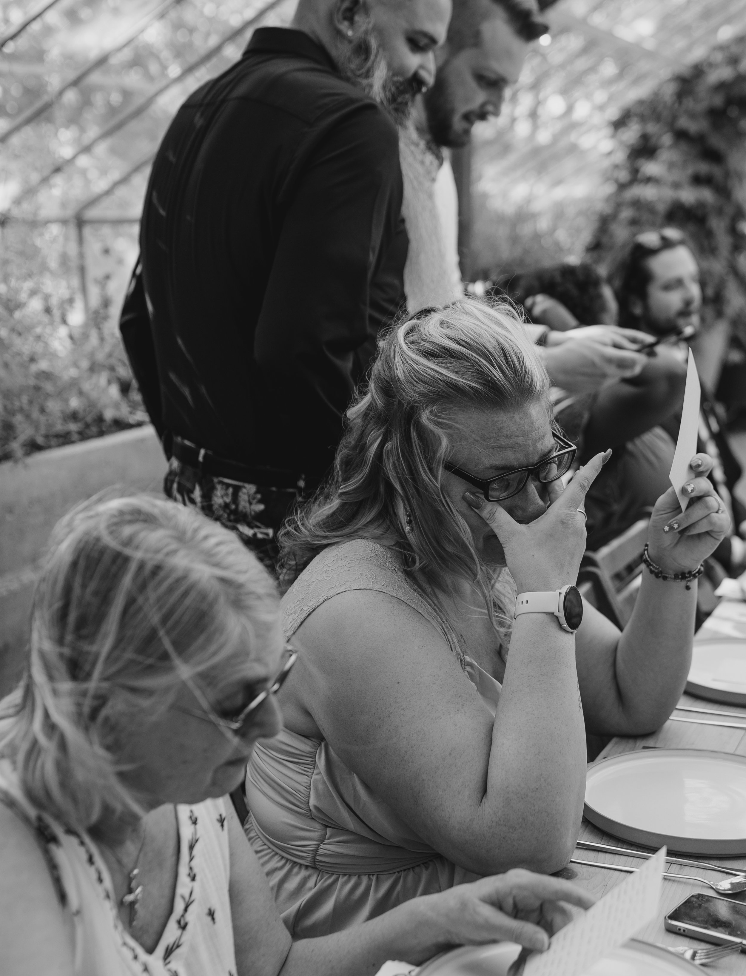 photojournalistic wedding photographer, documentary wedding photos, emotional wedding photos