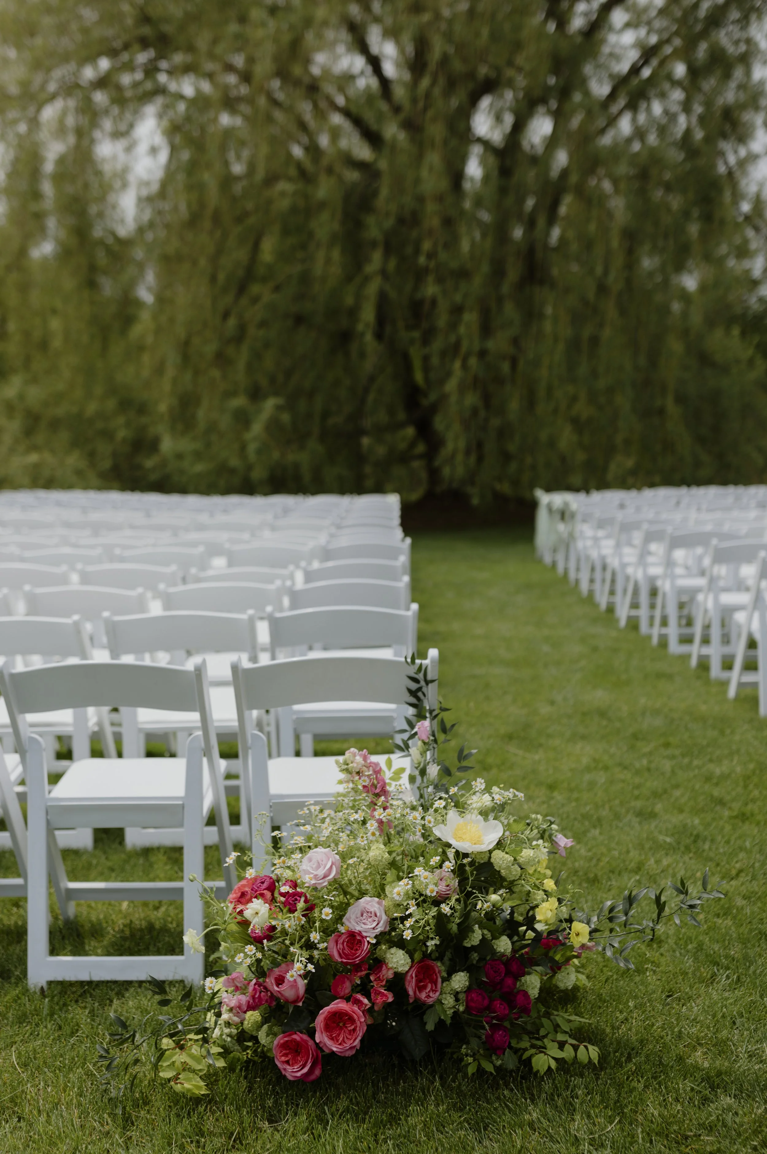 wedding ceremony details, wedding florals, spring wedding, outdoor wedding ceremony