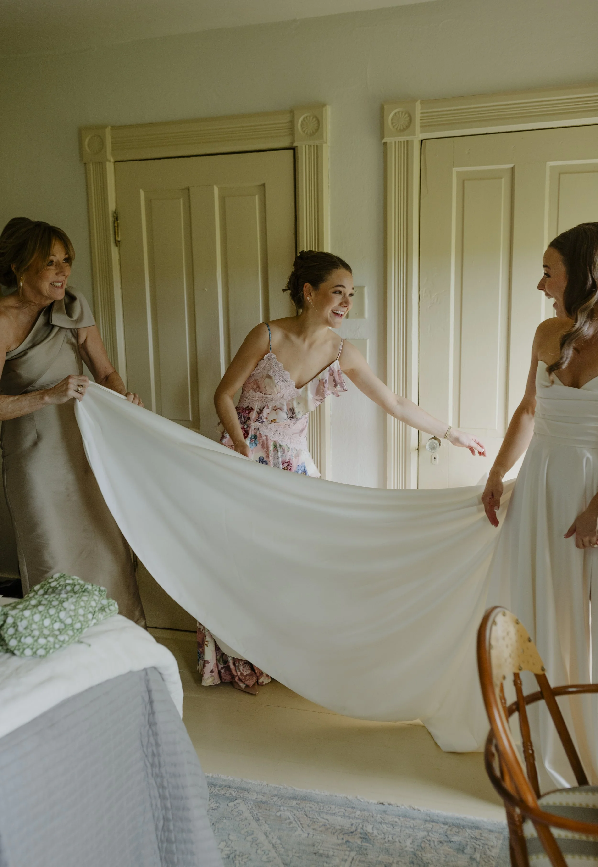 documentary wedding photographer, documentary wedding photos, candid wedding photos, authentic wedding photos, emotional wedding photos