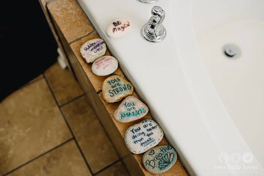 Mom_Labors_At_Home_Warner_Robins_Birth_Photography_Natural_Delivery02.jpg