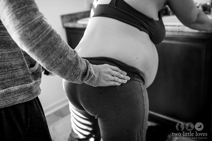 Mom_Labors_At_Home_Warner_Robins_Birth_Photography_Natural_Delivery04.jpg
