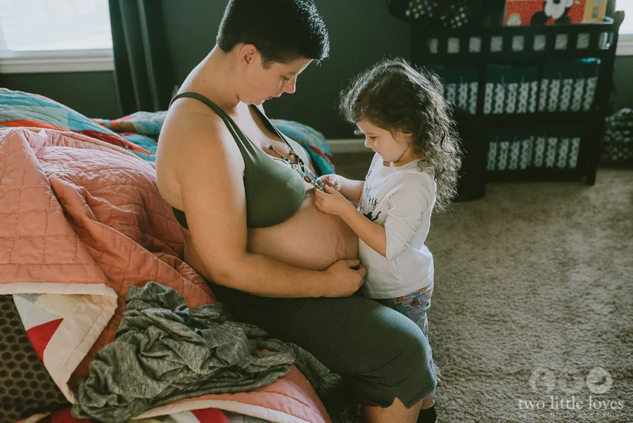 Mom_Labors_At_Home_Warner_Robins_Birth_Photography_Natural_Delivery10.jpg