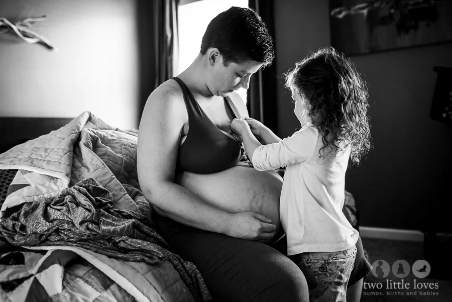 Mom_Labors_At_Home_Warner_Robins_Birth_Photography_Natural_Delivery11.jpg