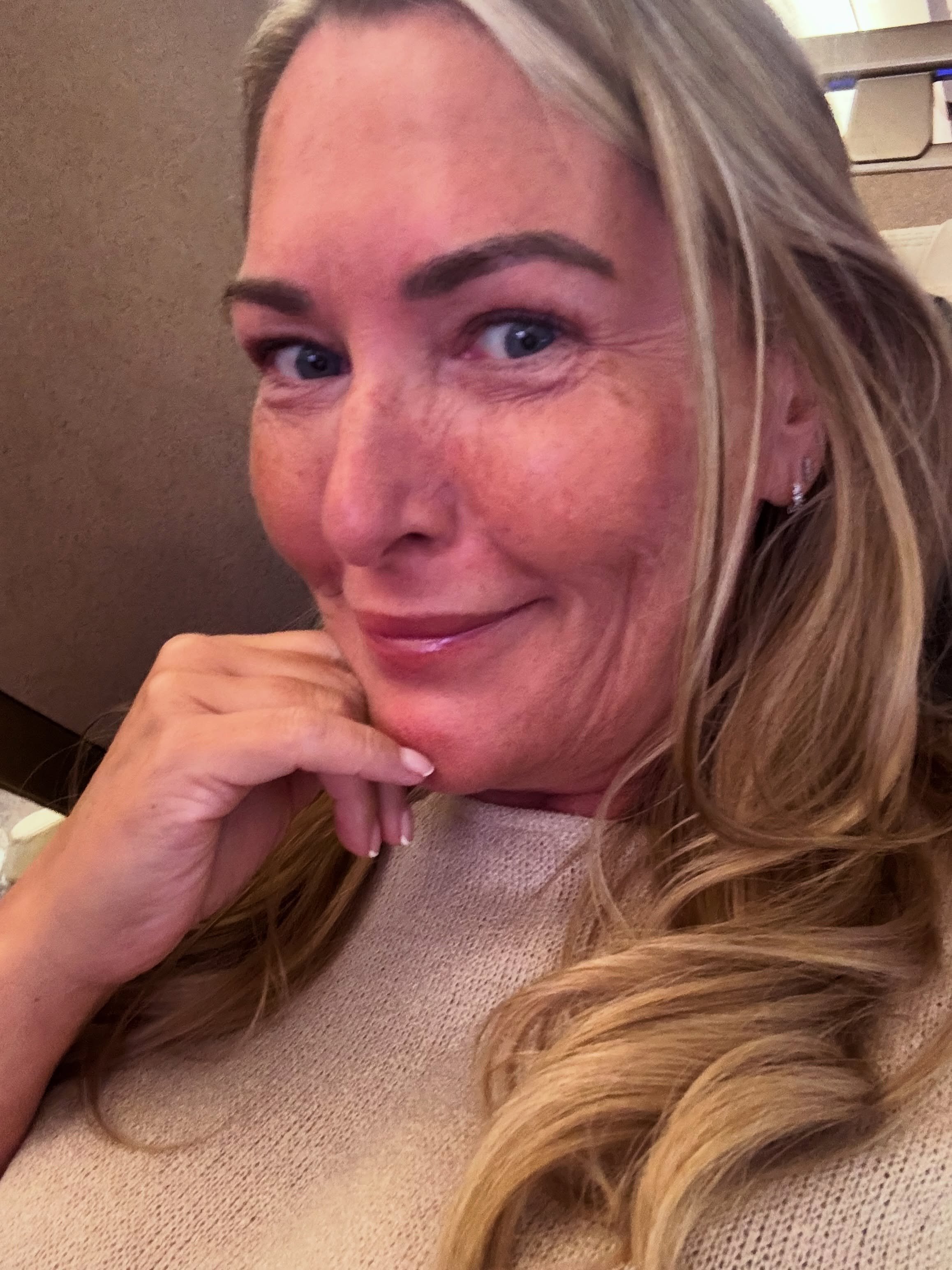 A little cringe alert&hellip; 

I upgraded my flight to Business Class ✈️🥂
I've never done it before and was so so excited! 
I&rsquo;m allowing myself to enjoy the wins, the little luxuries and the moments that make me smile.
I've realised that some