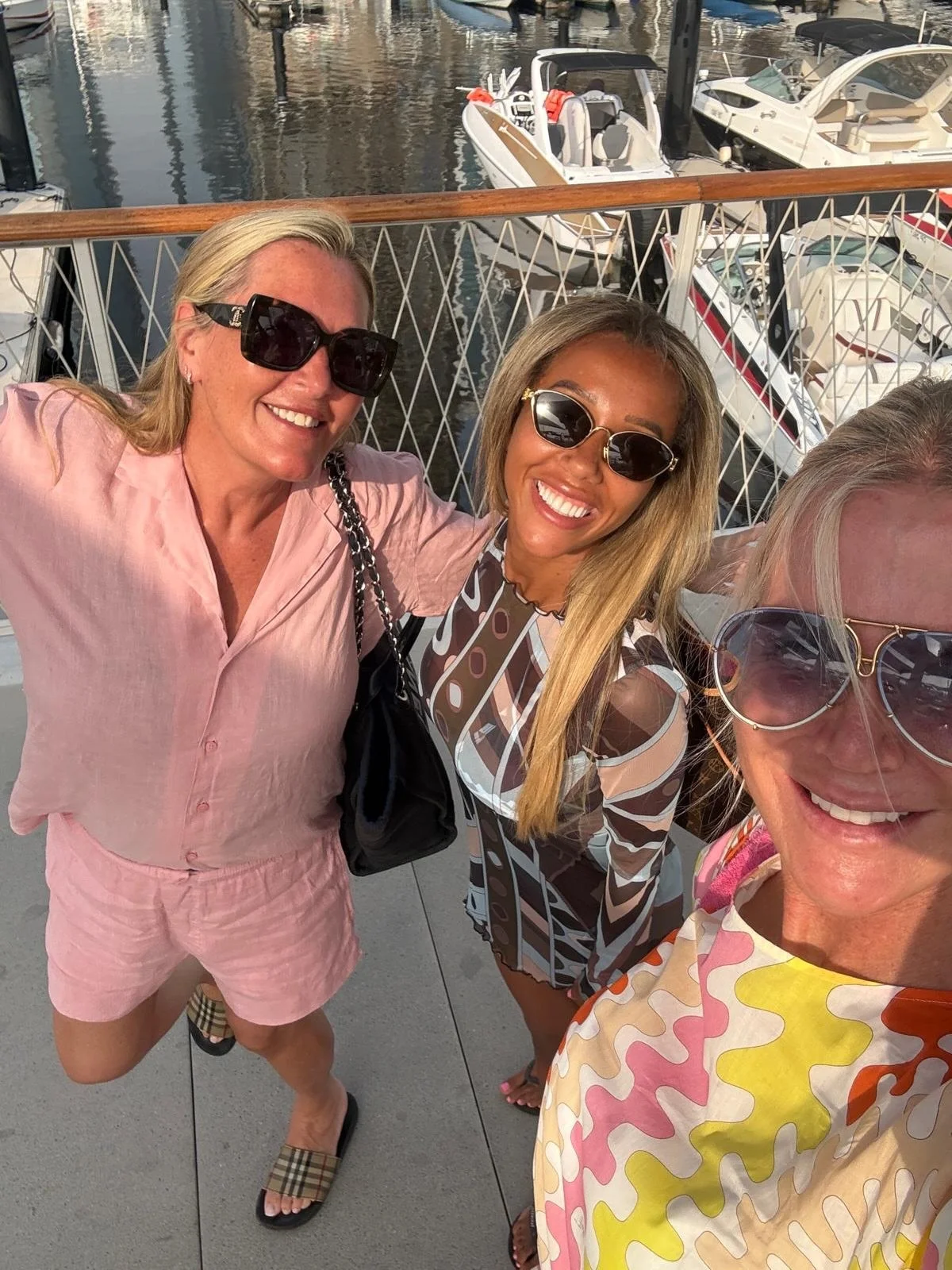 Dubai you were VERY good to me 🤍☀️✨ 

Sunshine, beautiful food, gorgeous views, a little bit of luxury and lots of laughs.
From the moment we upgraded to business class ✈️ to watching the sunset, enjoying the beach, amazing dinners and making the be