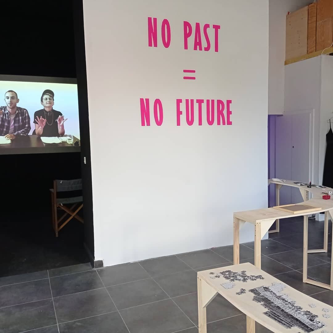 Archive invisible #7 : NO PAST NO FUTURE 

Exposition &mdash; 02.10.20 &rarr; 25.10.20 &mdash; Tiers QG 

Ouvert du mardi au dimanche 11h - 19h 

Artistes : V. Jourdain et Hugues Jourdain 

Structure : M&eacute;moire des sexualit&eacute;s 

PENDAISON