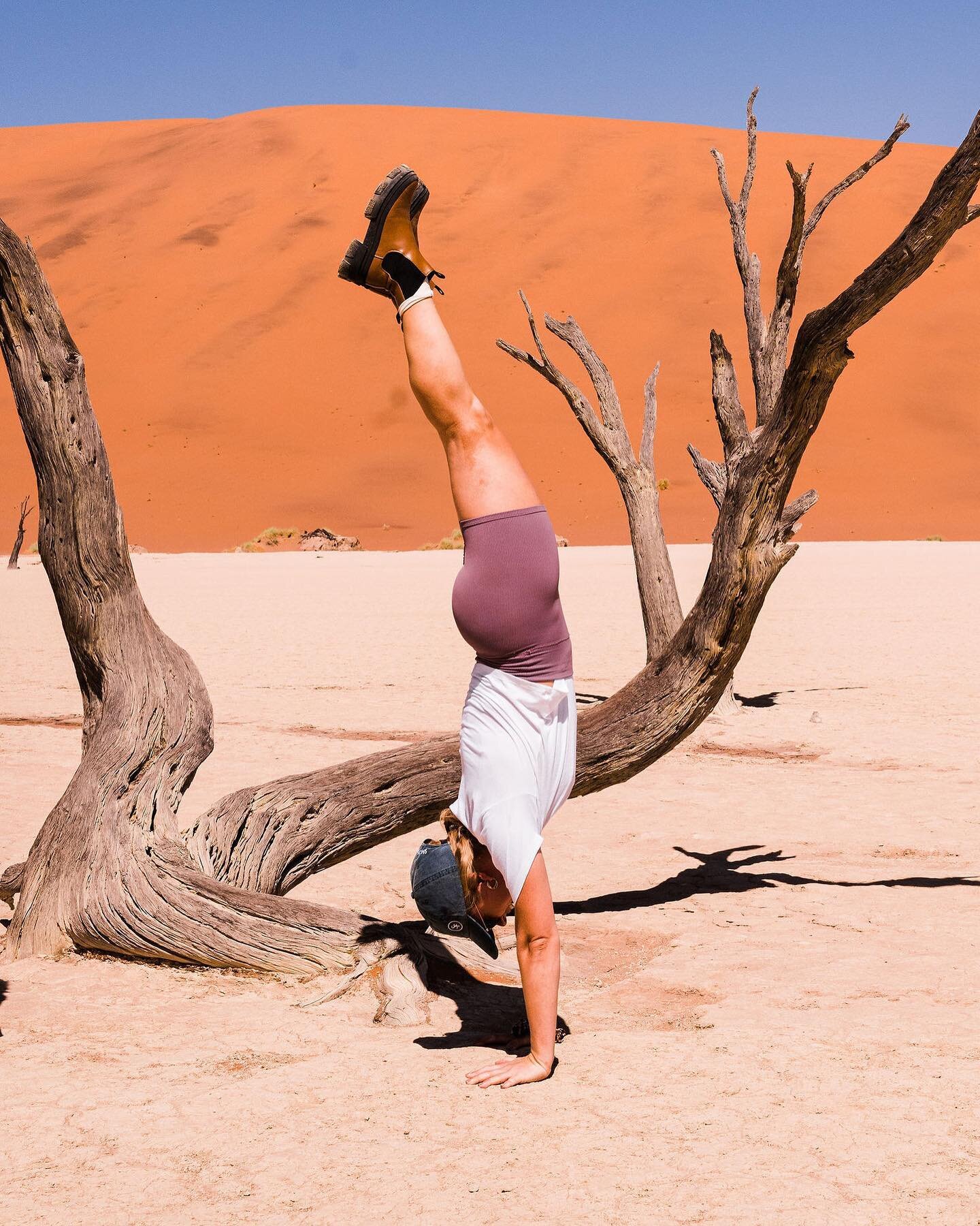 that friYAY feeling: a three part series as told post-big daddy (nooooo that&rsquo;s really what the dune is called!!) hike down to sossusvlei
🤸🏼&zwj;♂️
did you think i was done with namibia content? most certainly not. reworking the coverage over 