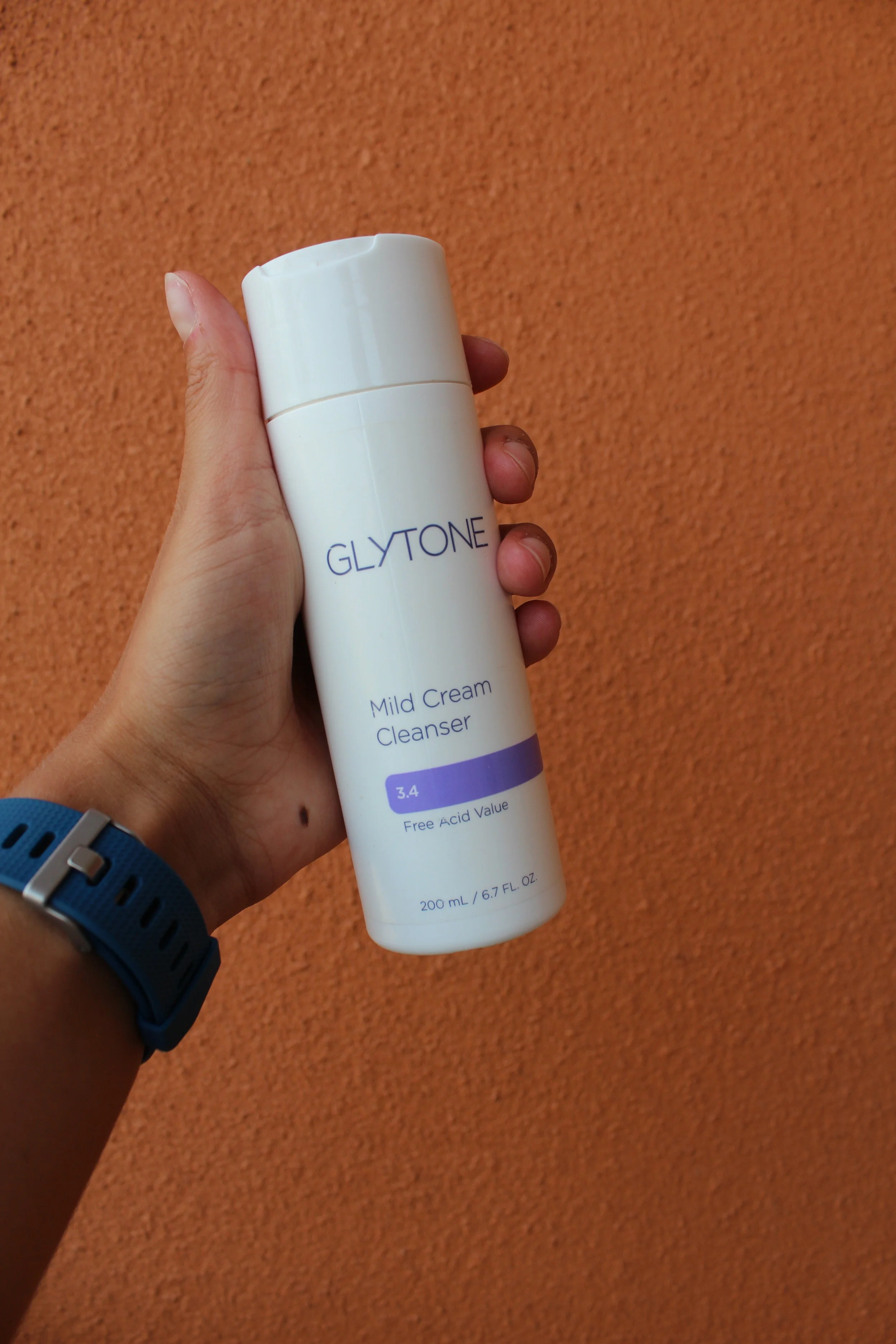 I use Glytone's Mild Cream Cleanser, find it here !