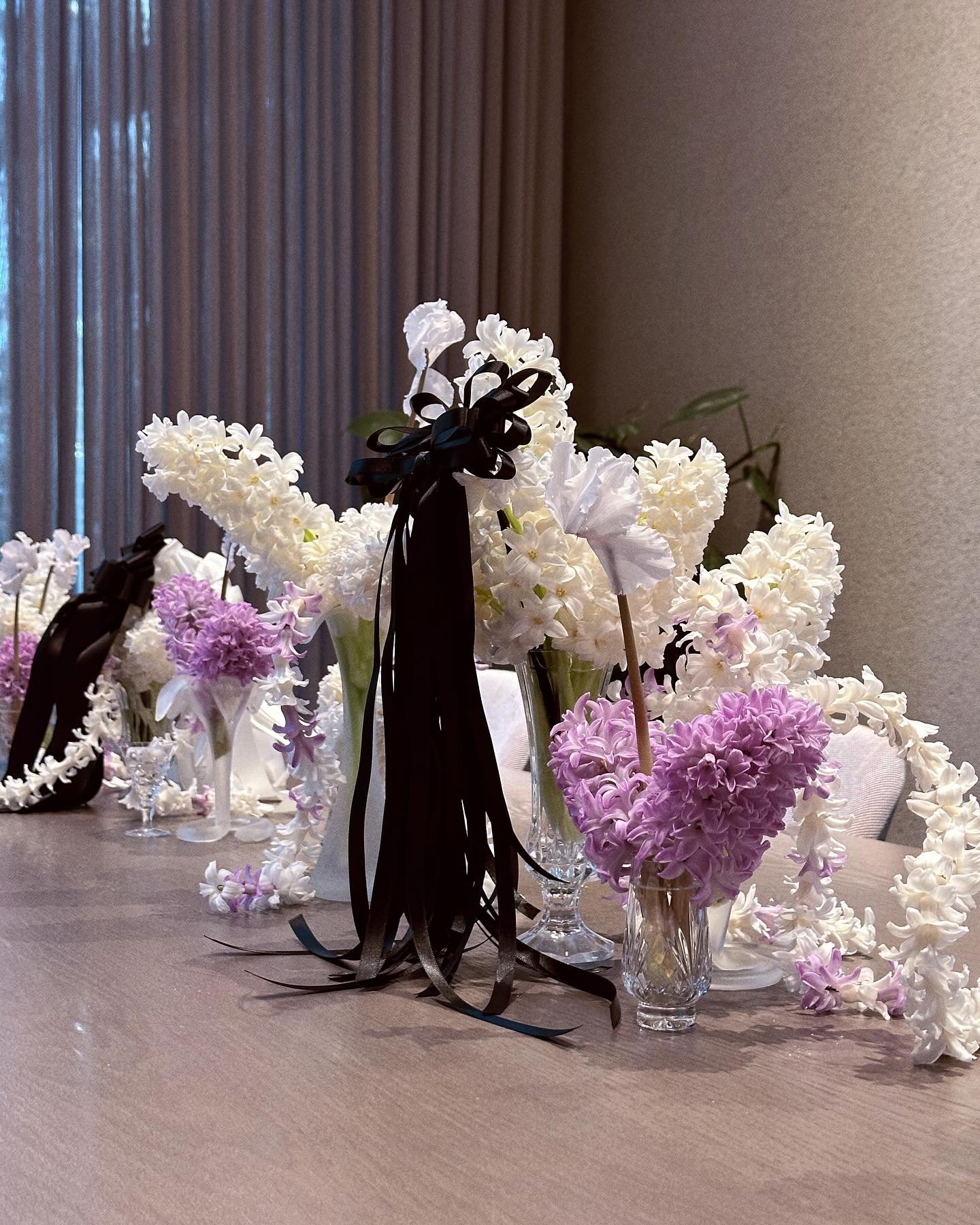 The Brief: Elegance &amp; Simplicity 🪻

A beautiful start to the week styling this tablescape at @lollo_melbourne for the wonderful team at @teamjaggad 

White &amp; ivory with pops of lilac and black. 

This installation was crafted from a seasonal