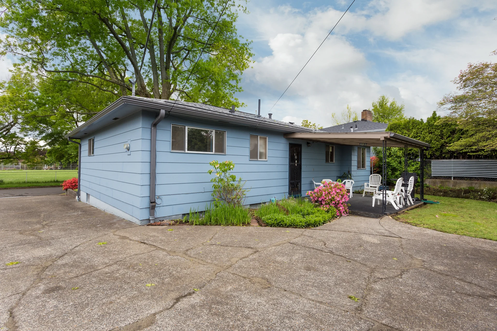 Lots of parking, and a covered patio for those typical Oregon days....