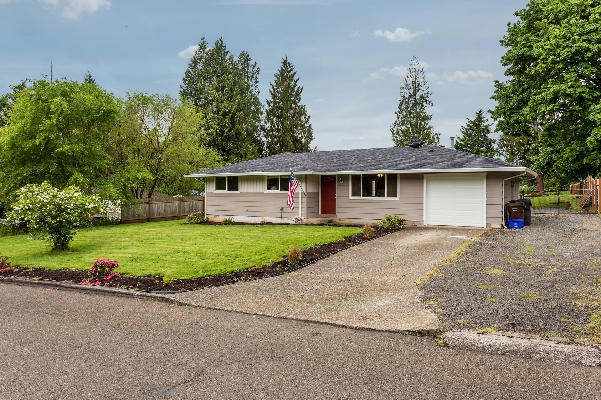 Quiet street. Large yard. RV parking!