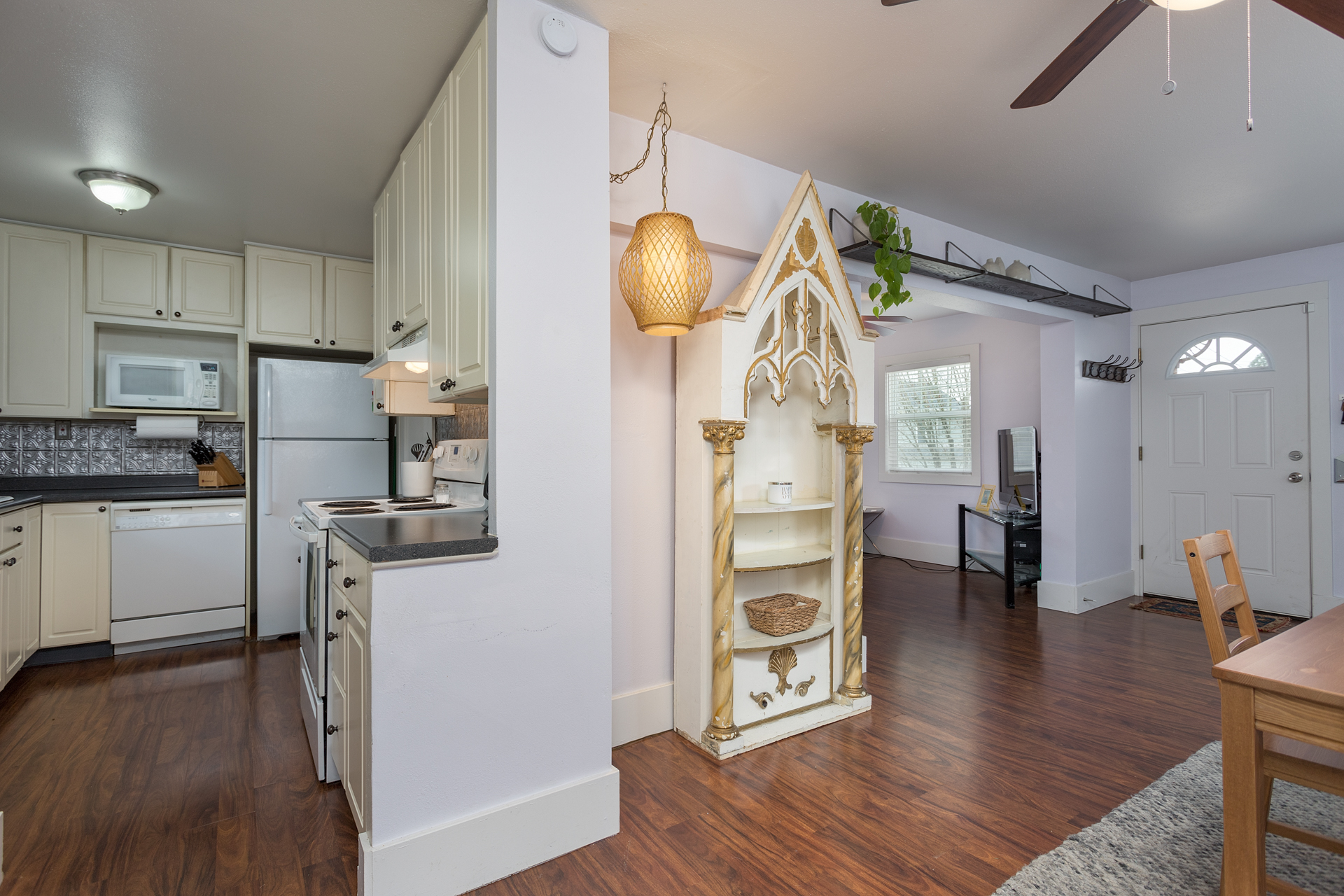 Kitchen/Dining Living Area