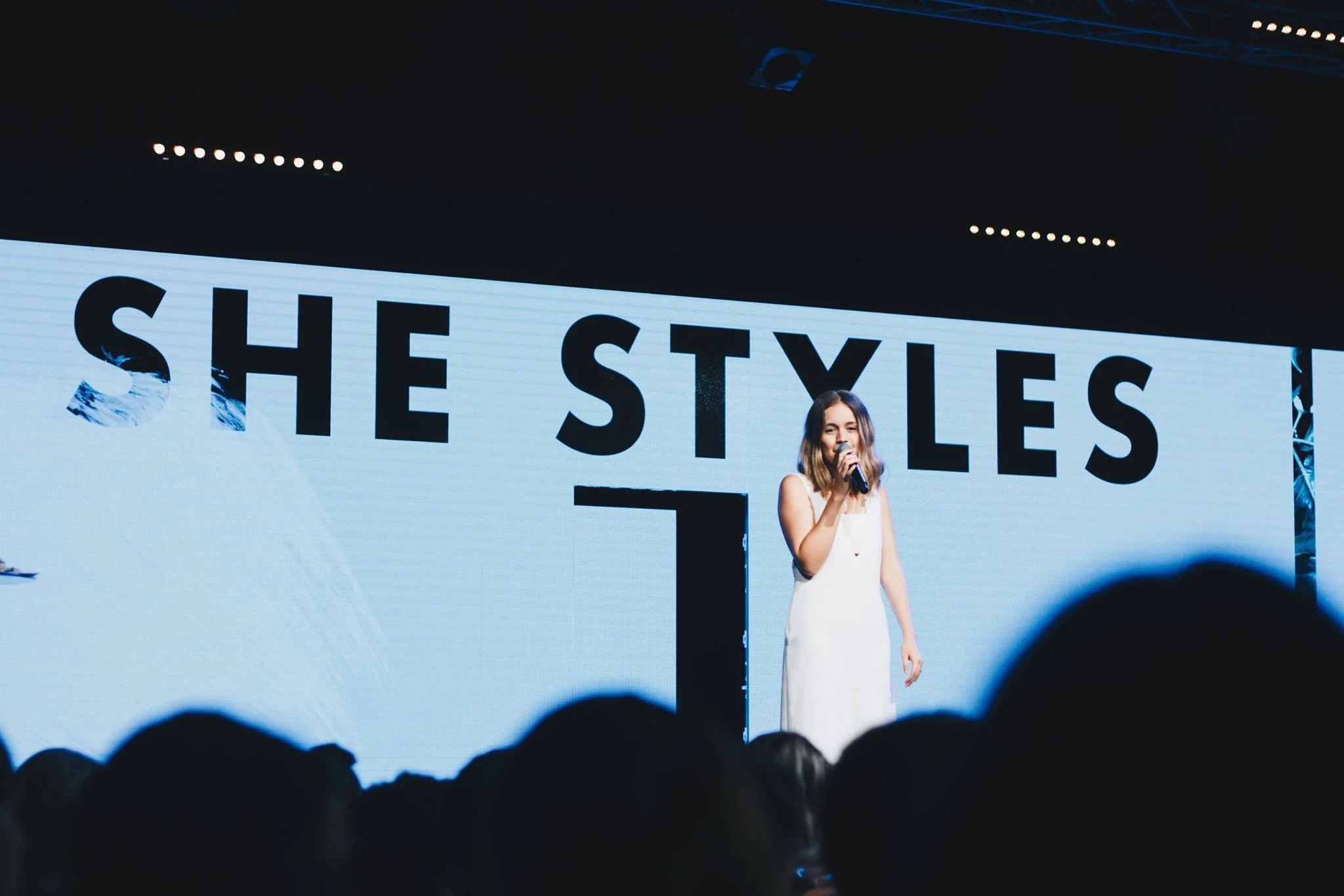  Indoor LED screens make brilliant signs and mean that your installs can keep up with your ever changing campaigns and designs. Our custom built LED displays can be configured in multiple arrays and layouts so you can create a truly breathtaking design.&nbsp;&nbsp; 