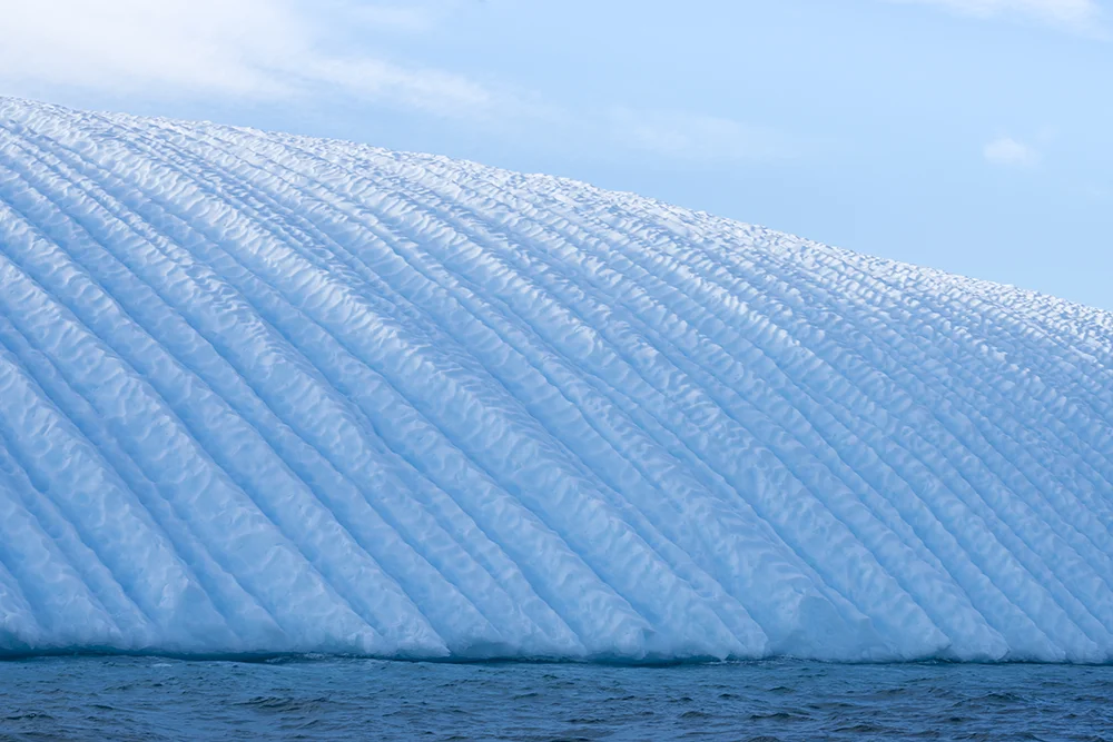 HUGE ICEBERG IN ANTARCTICA (1)