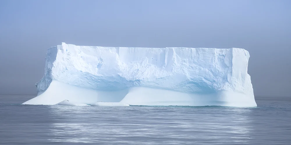 HUGE ICEBERG IN ANTARCTICA (2)