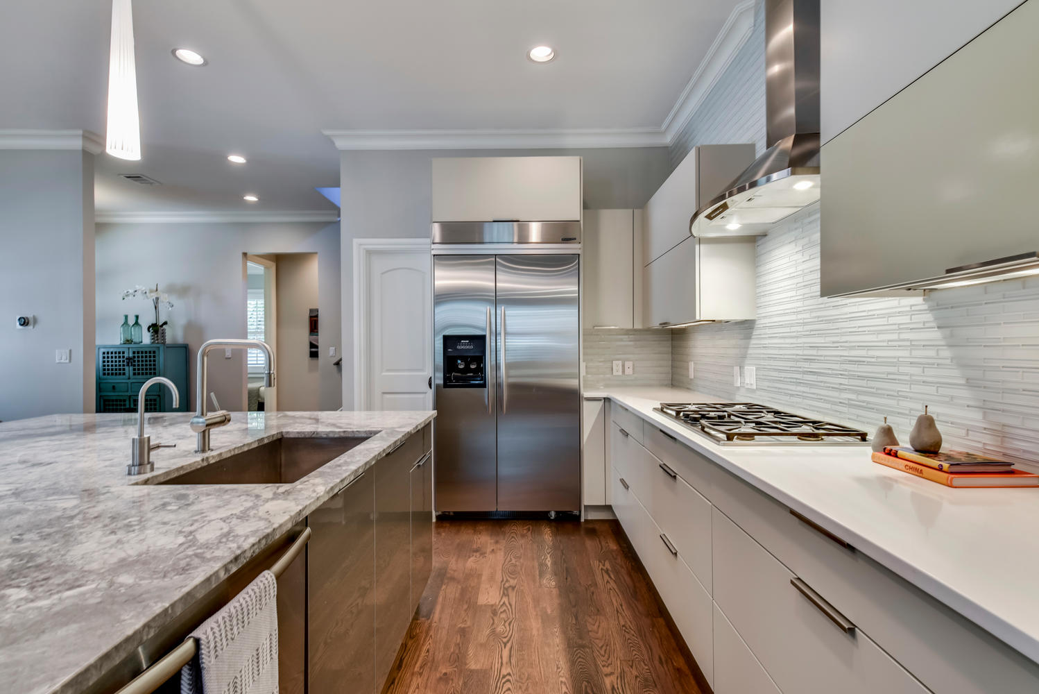 3407-Clearview-Dr-large-017-15-Kitchen-and-Breakfast-03-1499x1000-72dpi.png