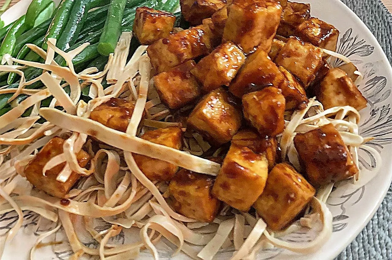 Sticky ginger tofu