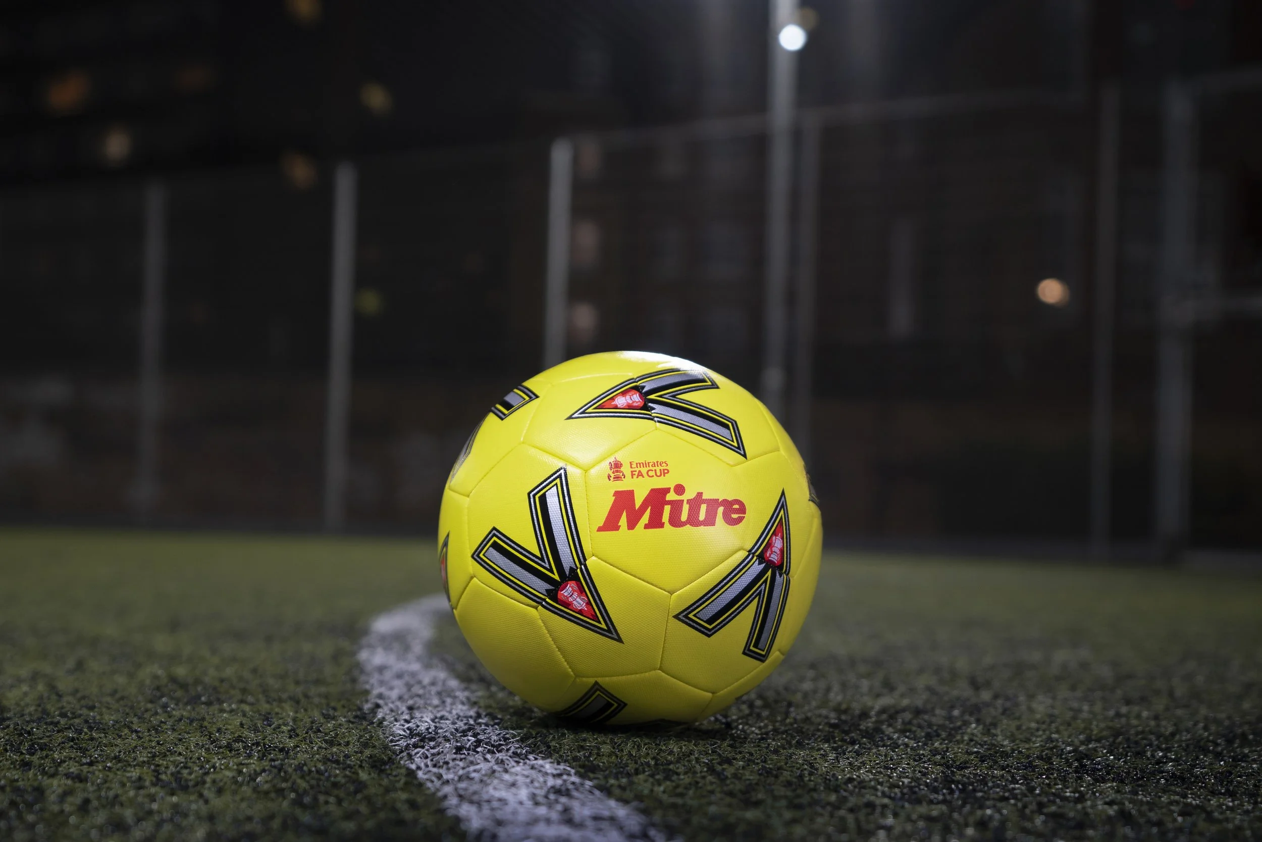 MItre Fluo1068.jpg