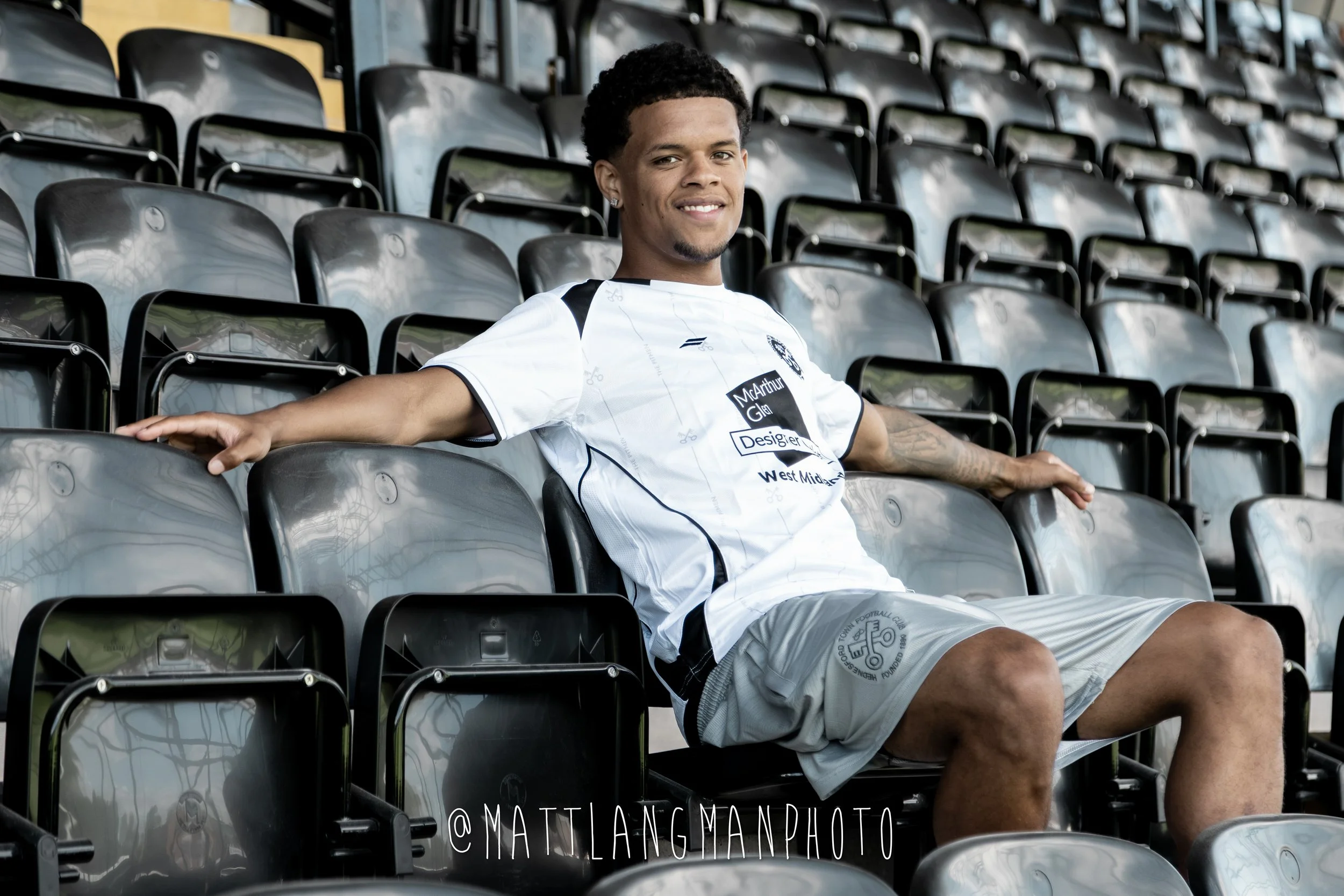 PLAYER SIGNINGS-21.jpg