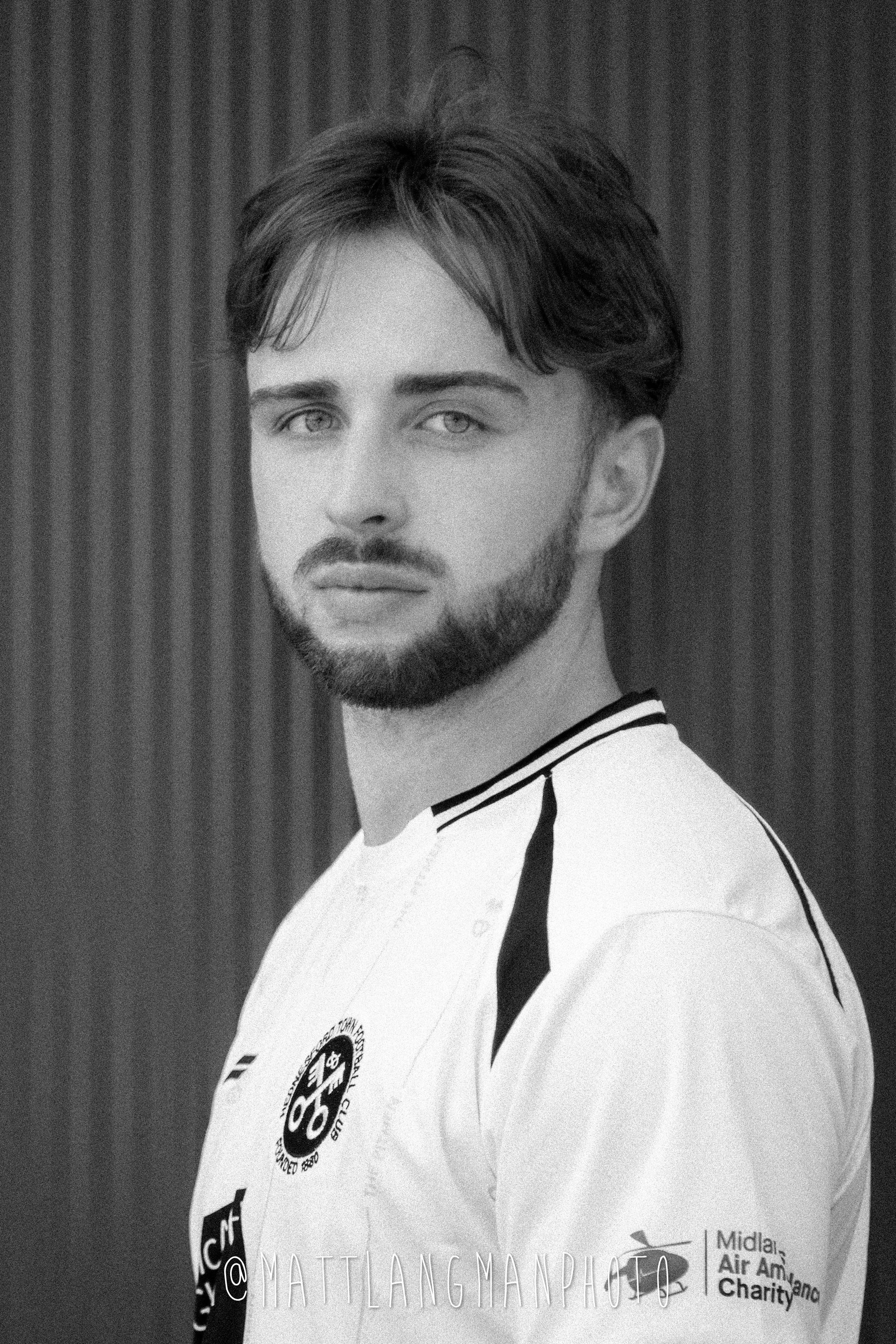 PLAYER SIGNINGS-11.jpg