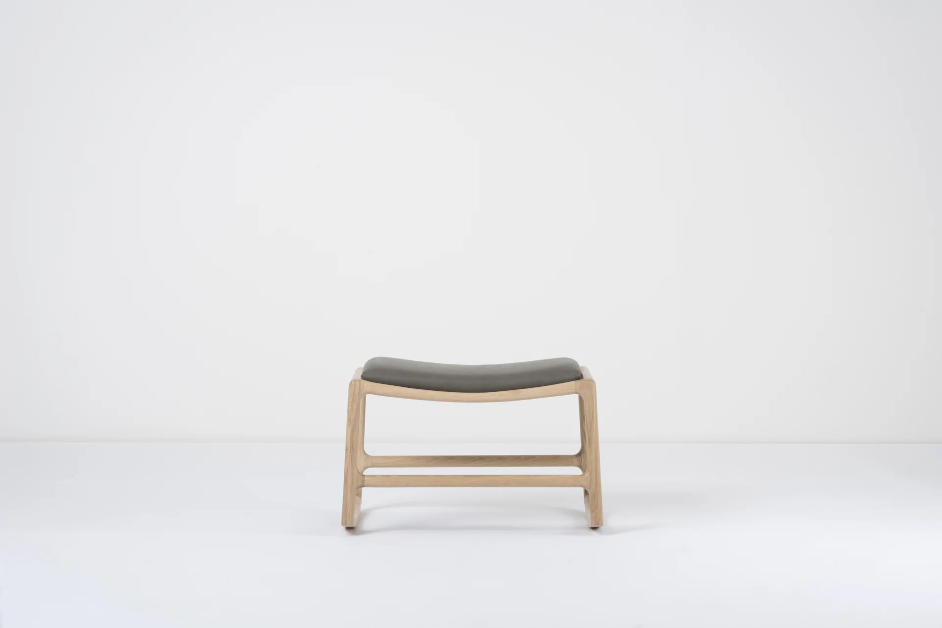 lq-st-dedo-footstool-oak-white-1015-dakar-leather-grey-1258-1.jpg
