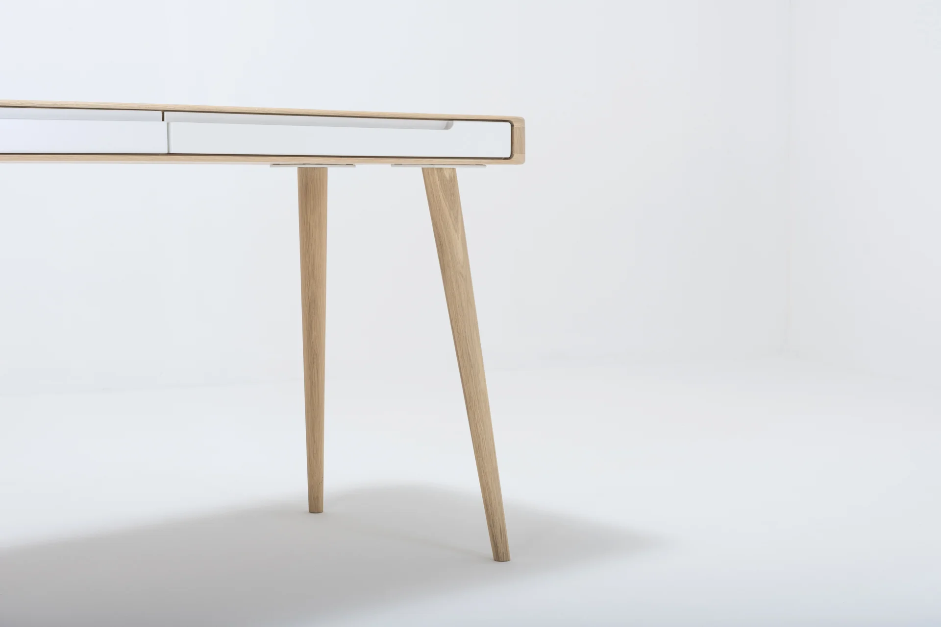 lq-st-ena-desk-140x60x75-oak-white-1015-mdf-white-lacquered-ral-9010-12.jpg