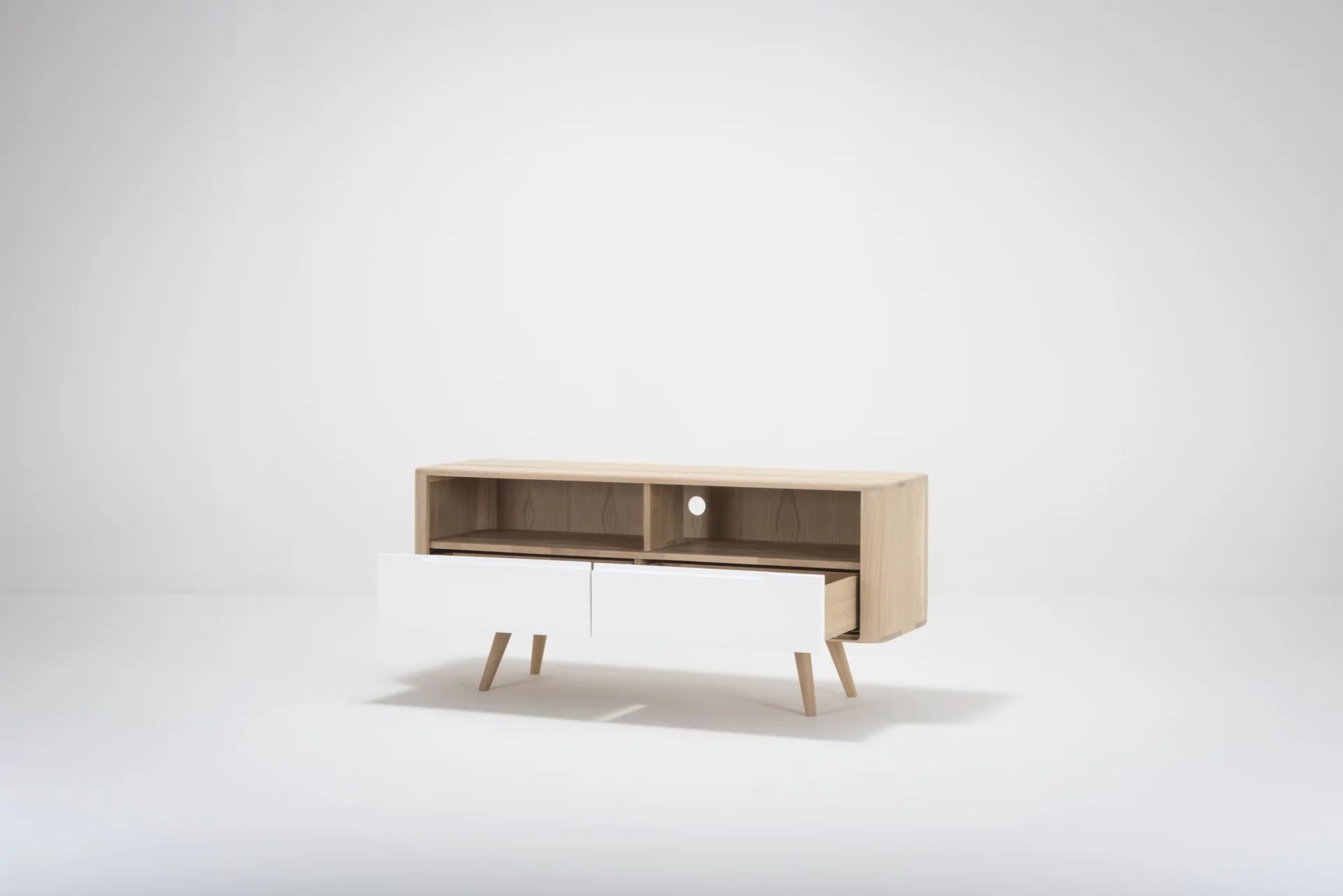 lq-st-ena-tv-sideboard-three-135x42x60-oak-white-1015-mdf-white-lacquered-ral-9010-7.jpg