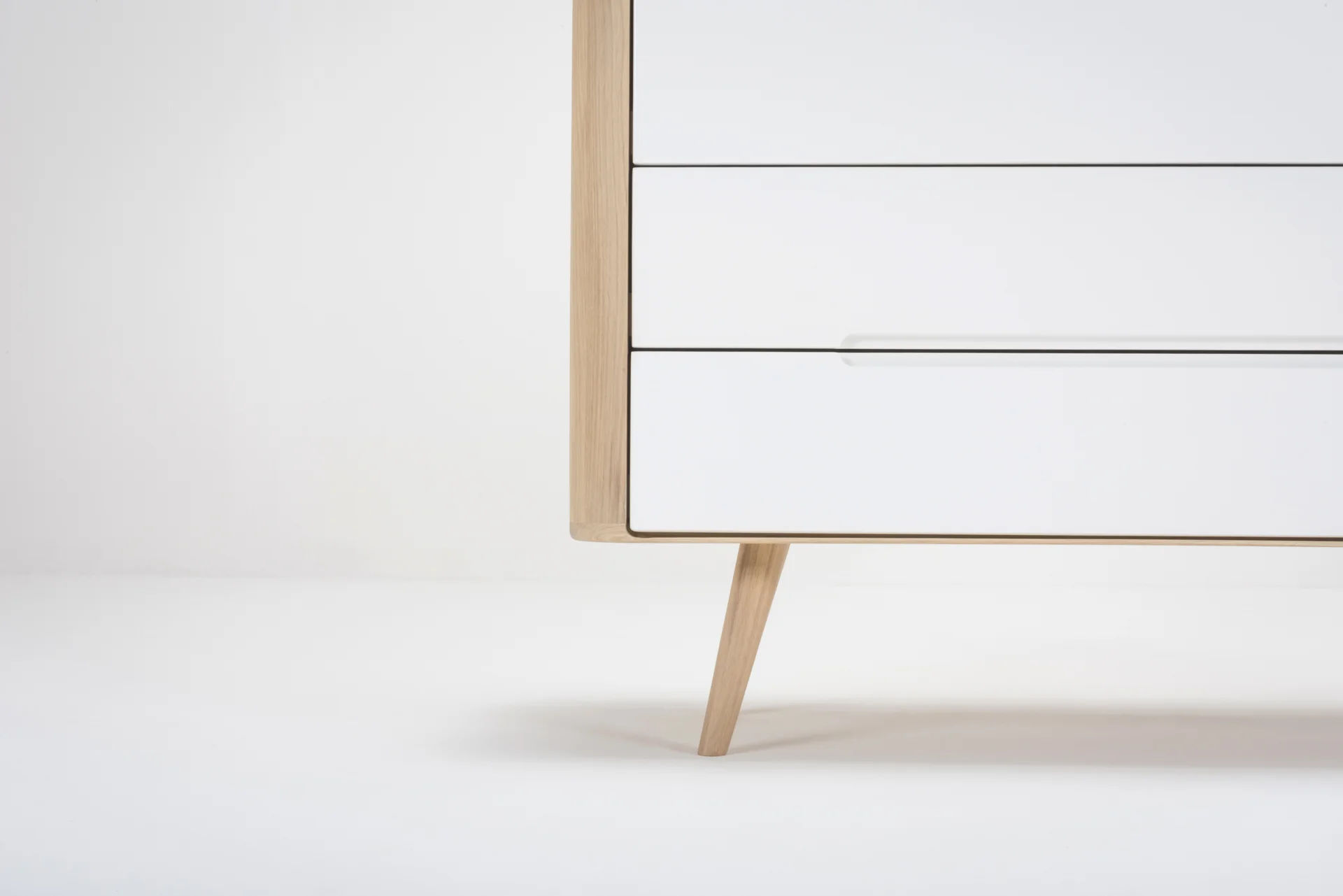 lq-st-ena-drawer-two-120x42x90-oak-white-1015-mdf-white-lacquered-ral-9010-14.jpg