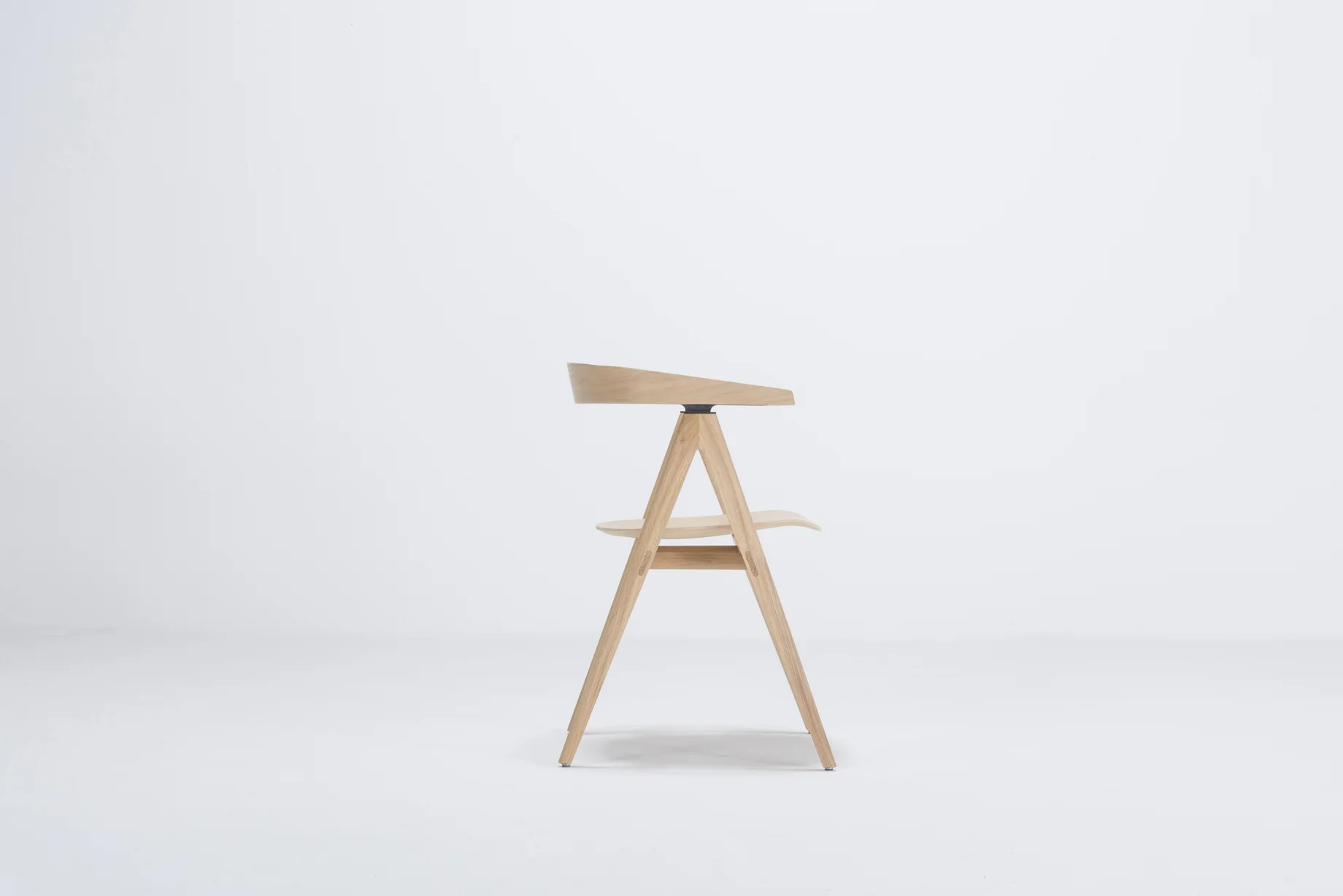 lq-st-ava-chair-56x52x76-oak-white-1015-venner-3.jpg