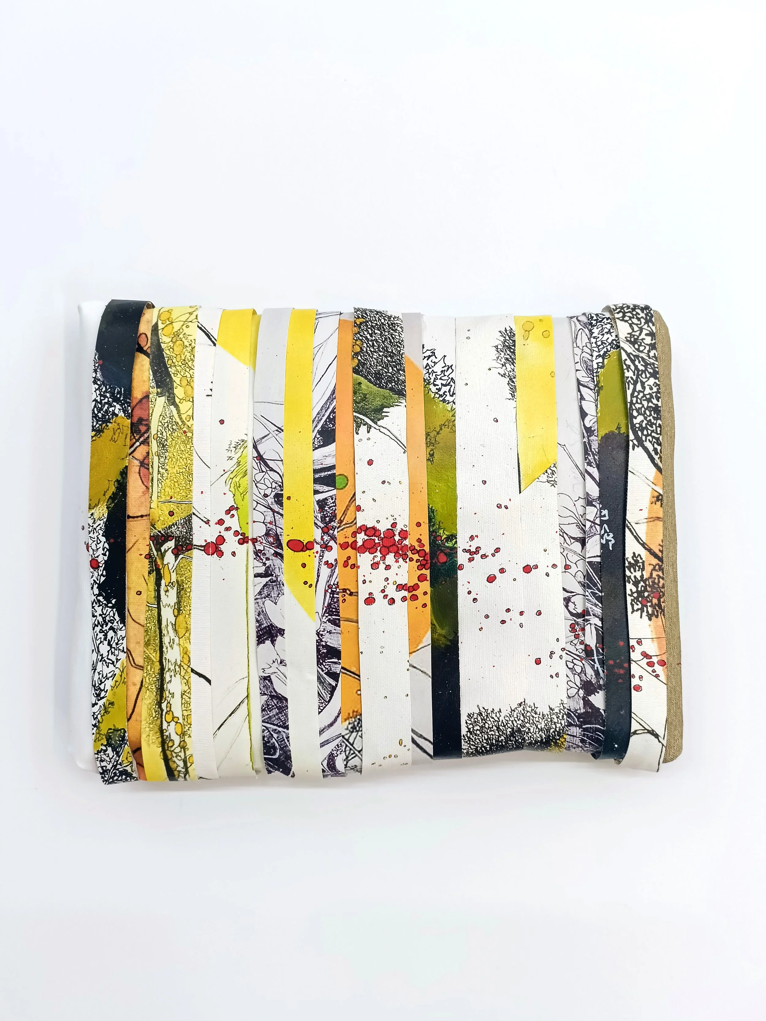 1.-Interferencias pequeñas I Técnica mixta smalla de gallinero 27x34cm 1000€.jpg