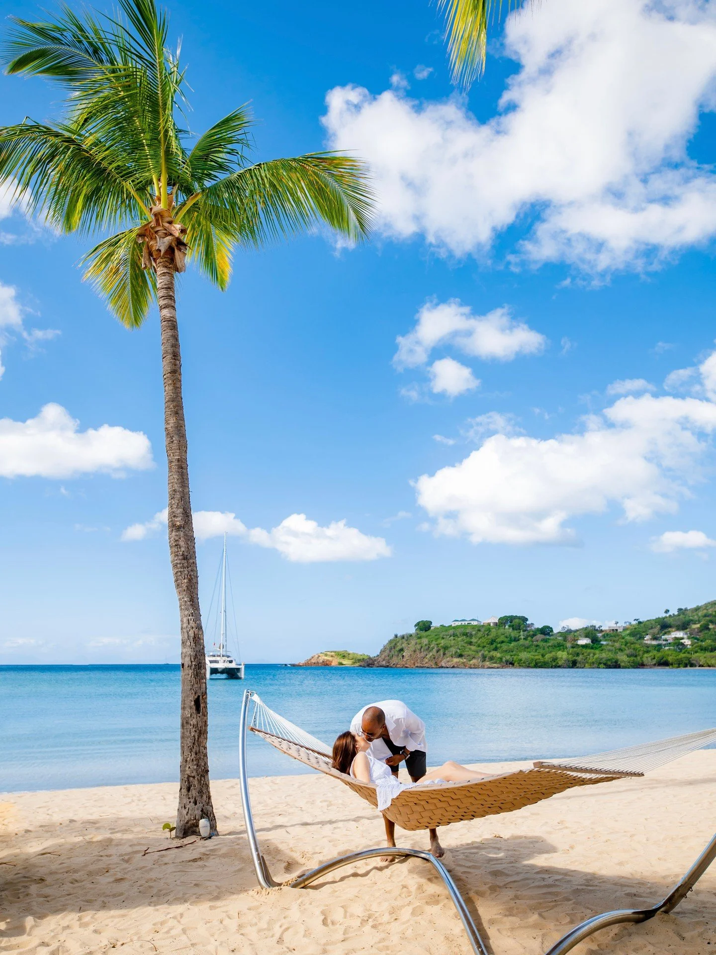 Celebrate the Festive Season in Paradise 🥂
Escape to Carlisle Bay this holiday season and indulge in an unforgettable celebration with your loved one. From vibrant cocktail soirées to live music, gourmet seasonal menus, and delightful festiv
