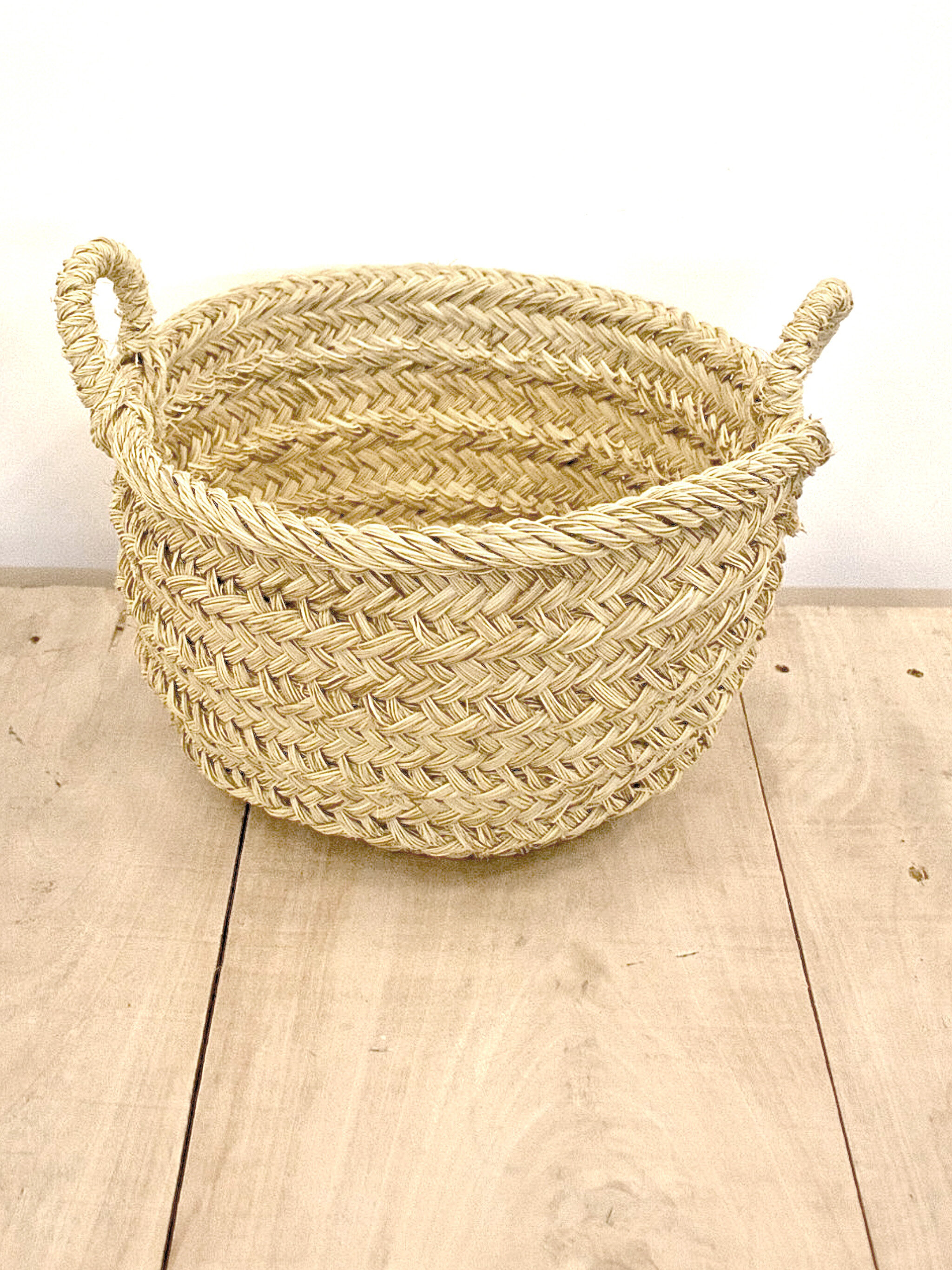 halfa basket with handles