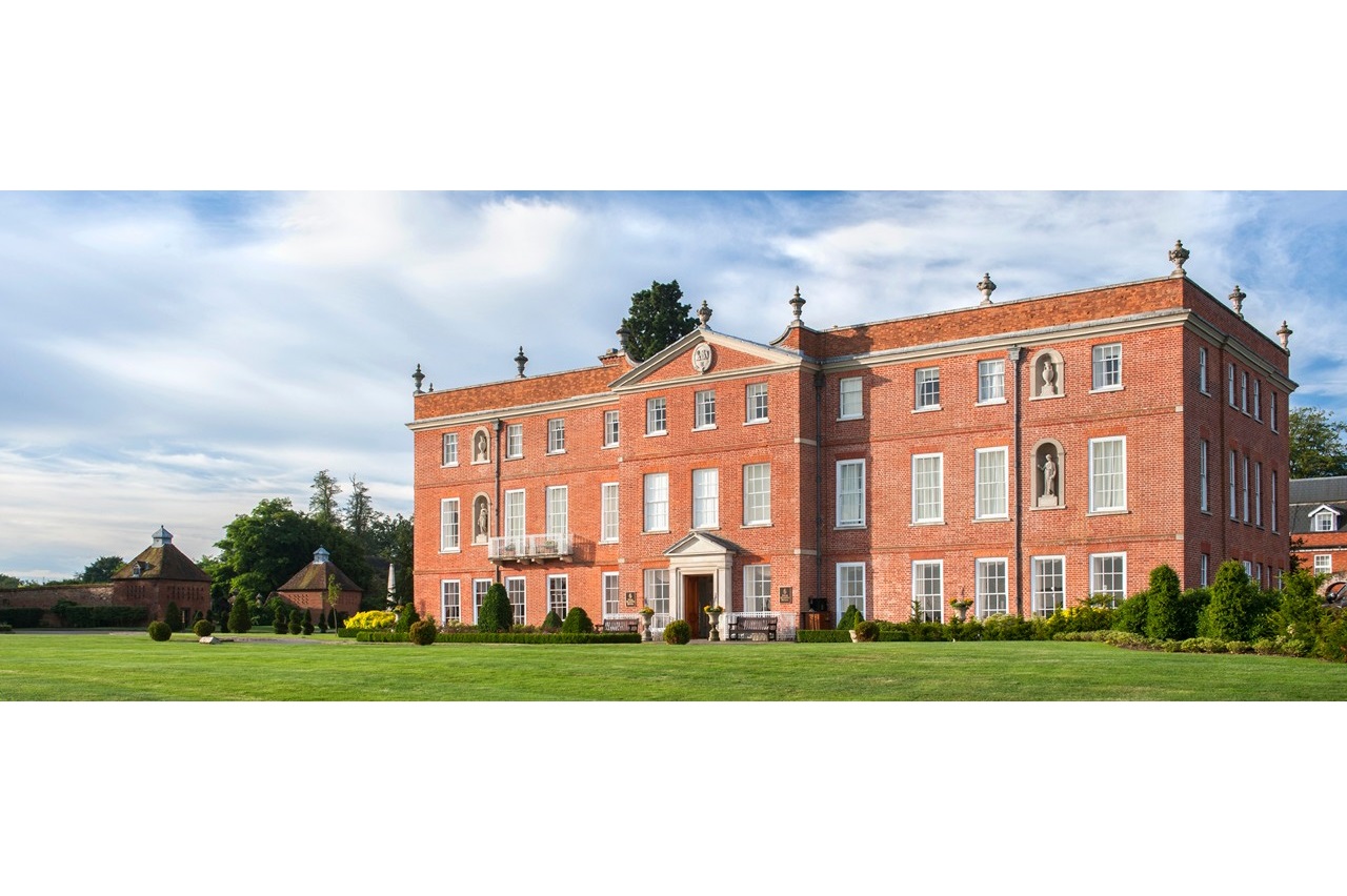 The Four Seasons Hampshire - 5* 20 minutes from Blackbushe, the ultimate in luxury and exclusivity. Phone: +44 1252 853 000 Web: www.fourseasons.com/hampshire