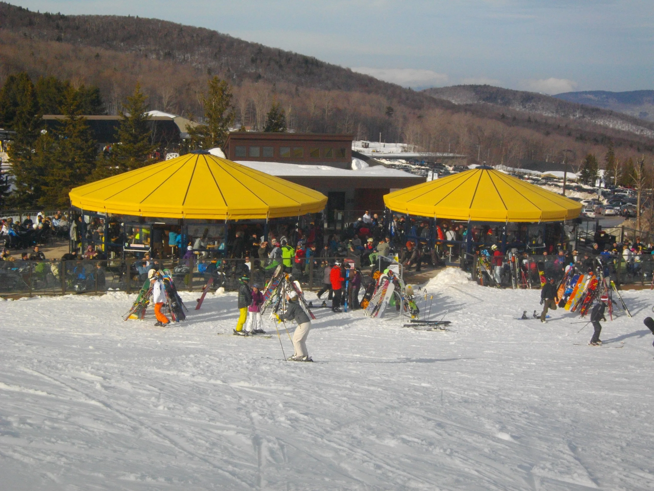 Roaring Brook Umbrella Bar, Killington, VT — Umbrella Bars USA