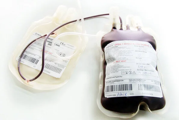 HEALTH WORKERS ON A DRIVE TO RAISE BLOOD