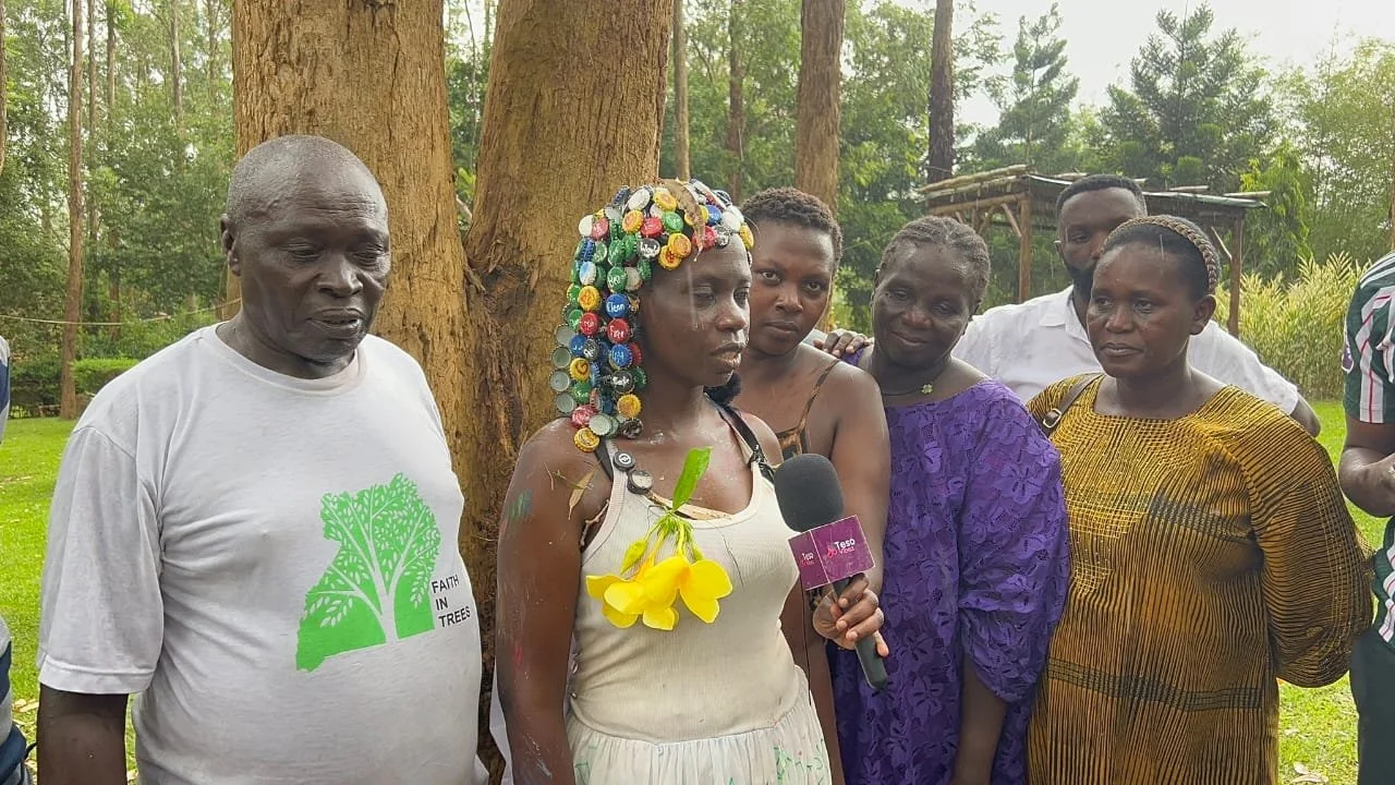 Giving Digest: Giving 100 Hours for the Trees