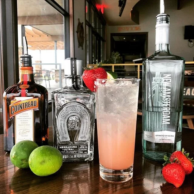 There are many ways to enjoy our *NEW* Strawberry 🍓 Rhubarb syrup kit! Tequila, vodka or gin, oh my! 🤤 the opportunities are endless with this one... call us at 220-5014 to get yours! 
#covidsurvivalkit #curbsidepickup #strawberry  #rhubarb #cockta