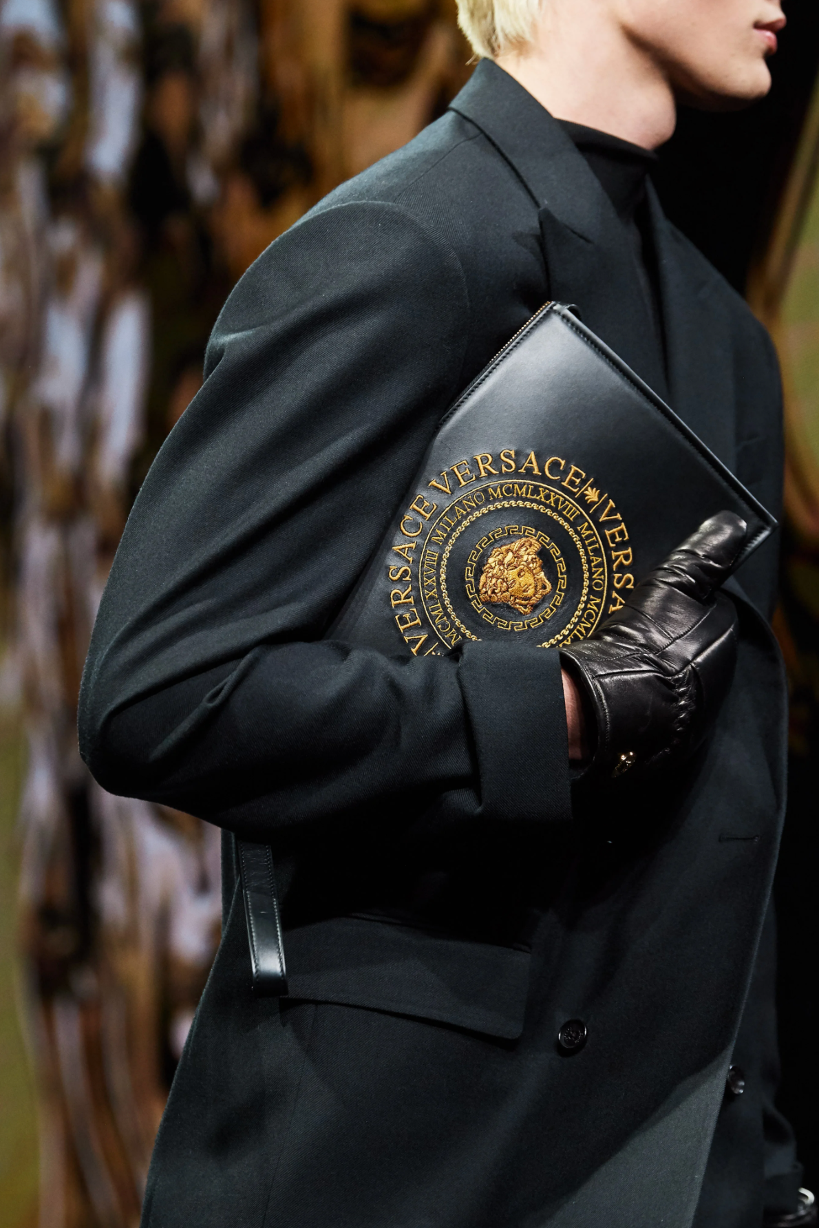  versace_clutch_bag,versace,versace_fw_2020,versace_fashion_trends_2020,mens_leather_black_cutch,accouter_group_of_companies,my_home_trend,interior_designer_middle_east,luxury_design,luxury_living,award_winning_interior_design,luxury_interiors_intern