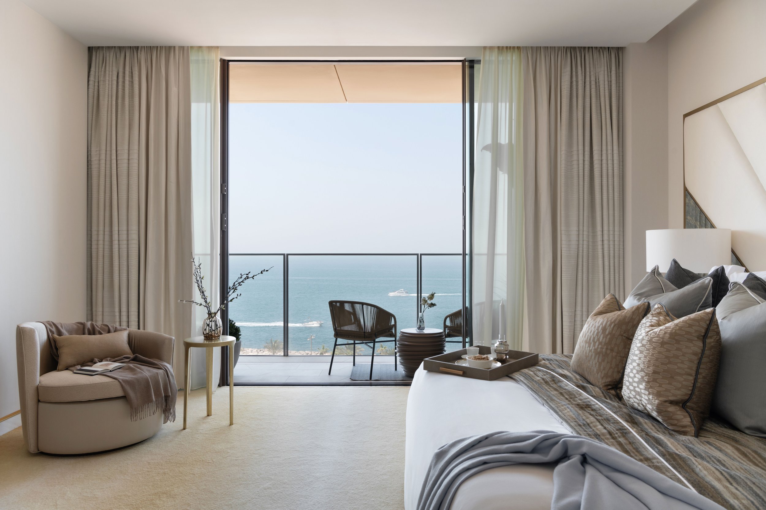 accouter_atlantis_the_royal_residences_principal_bedroom_017.jpg