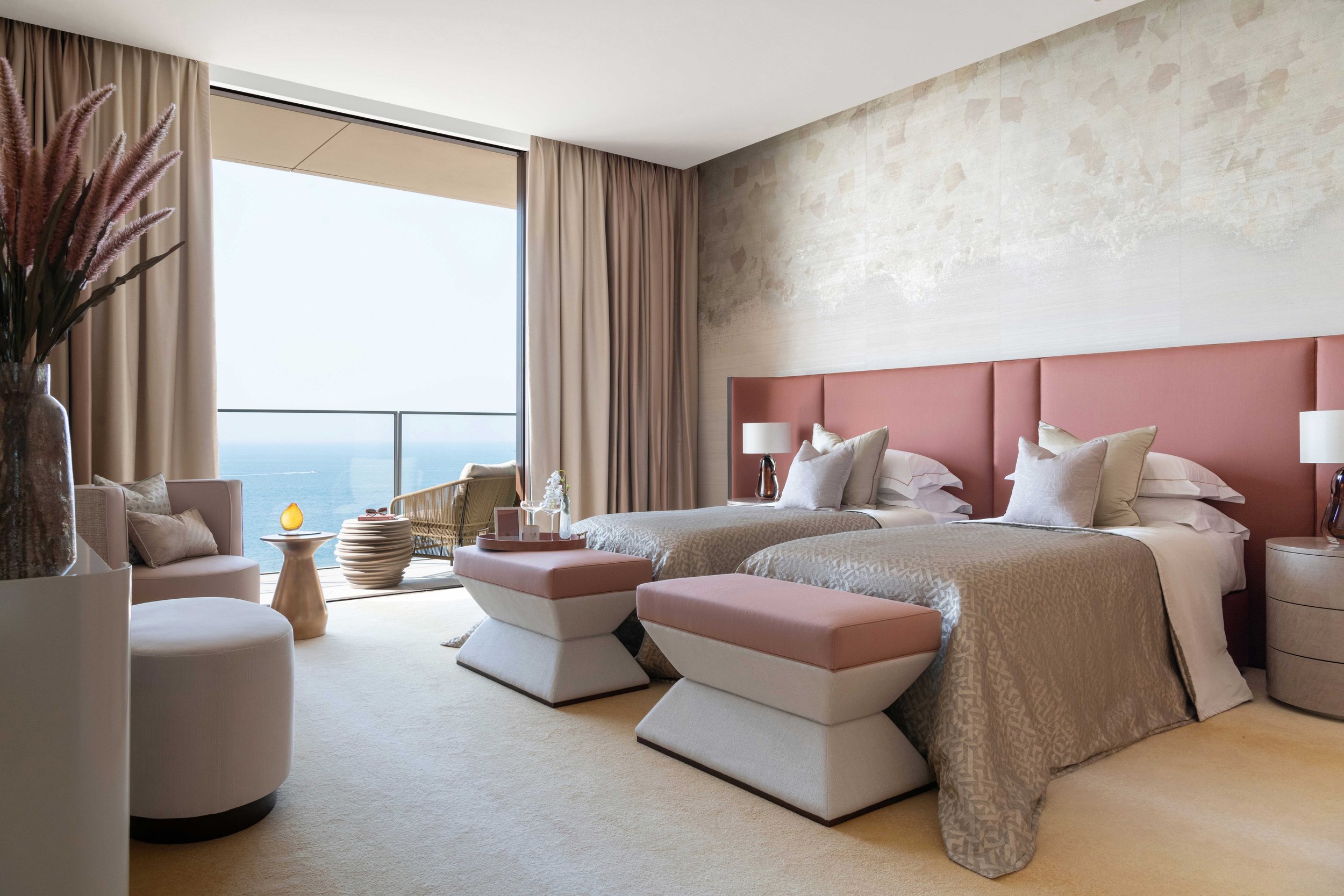 accouter_atlantis_the_royal_residences_guest_bedroom_2_032.jpg