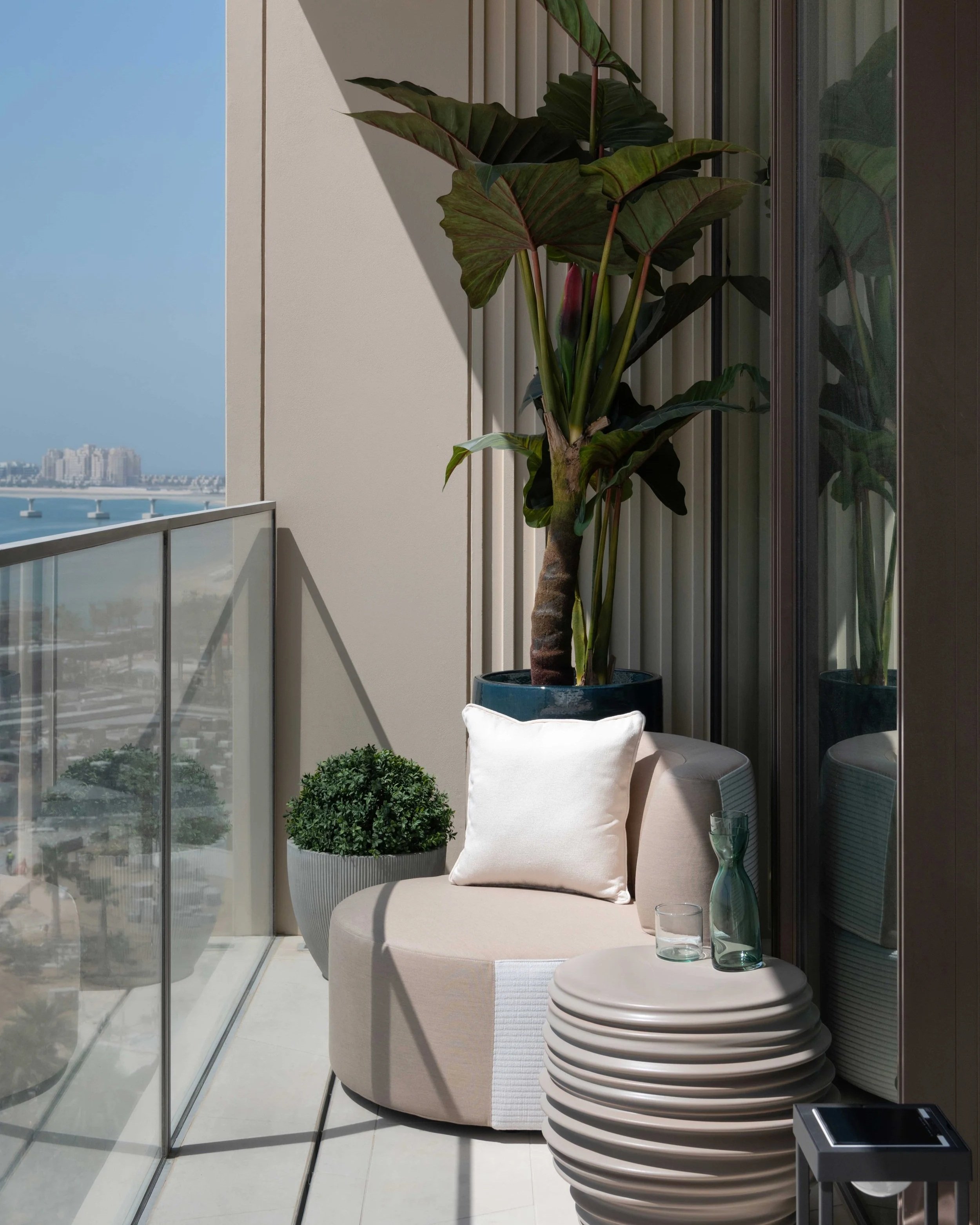accouter_atlantis_the_royal_residences_terrace_007.jpg