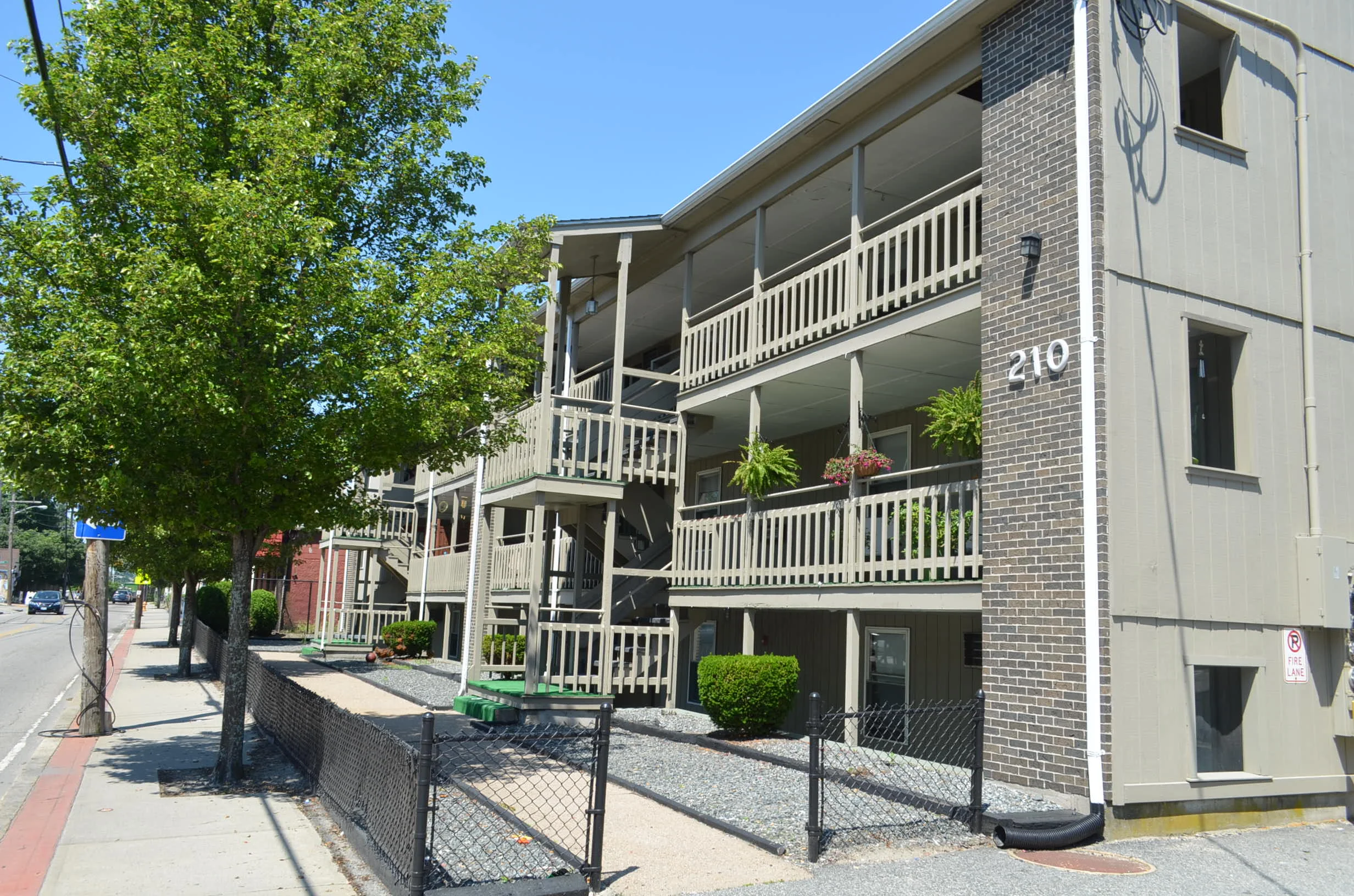 210 front right angle close up view.JPG